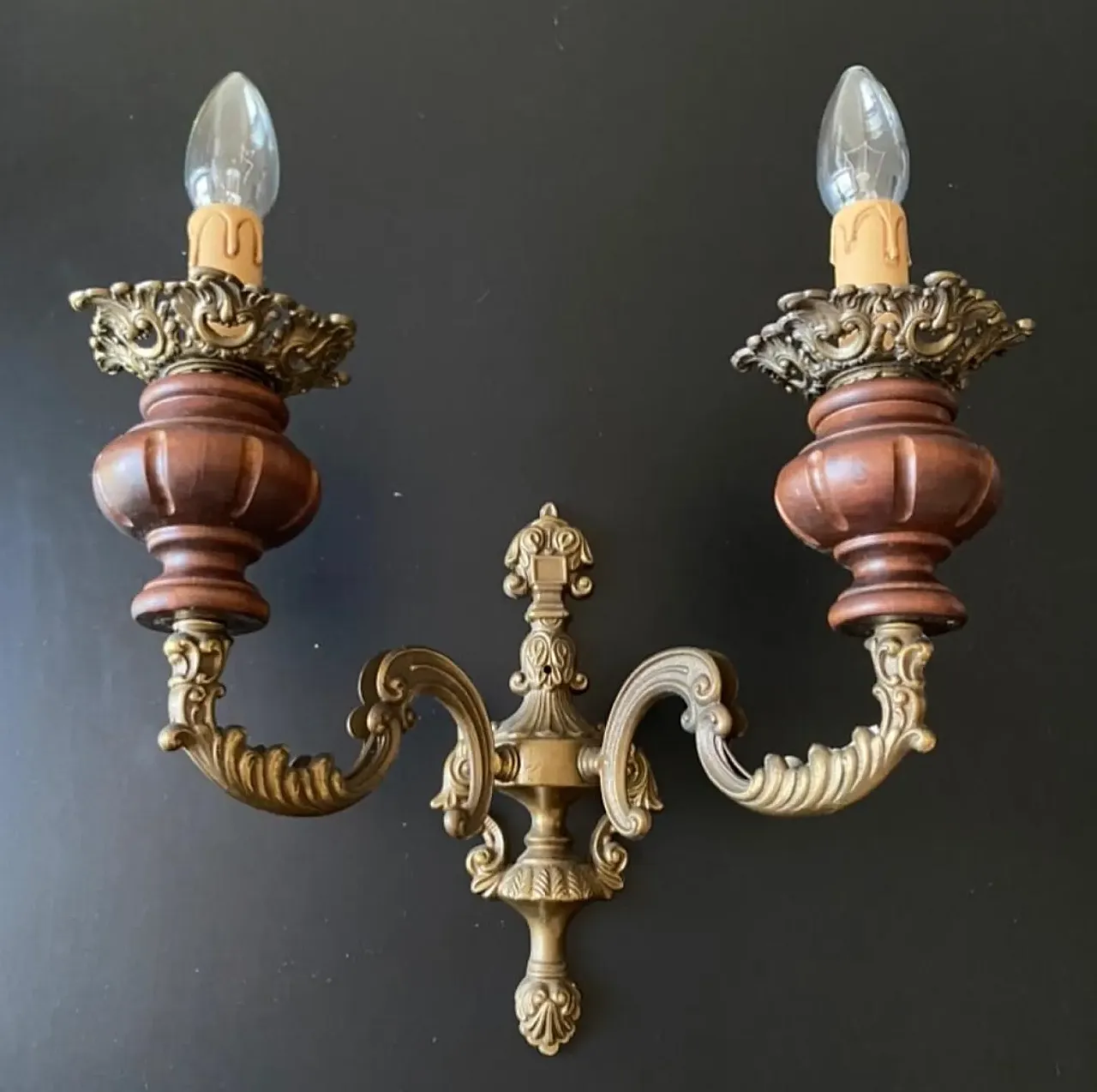 Pair of wall lights with brass and wood, 1960s 3