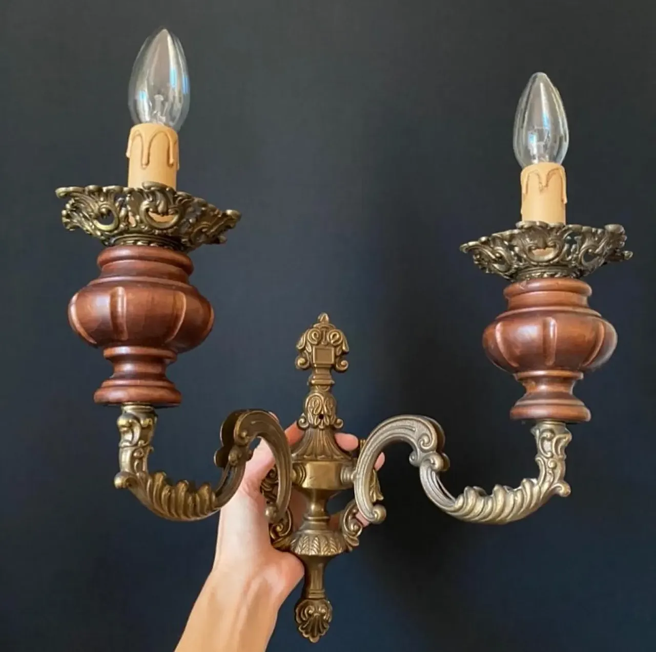 Pair of wall lights with brass and wood, 1960s 8