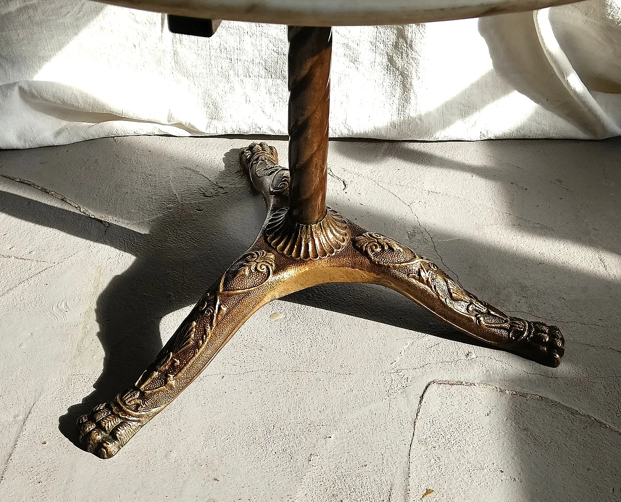 Coffee table in marble and brass, 1900s 6