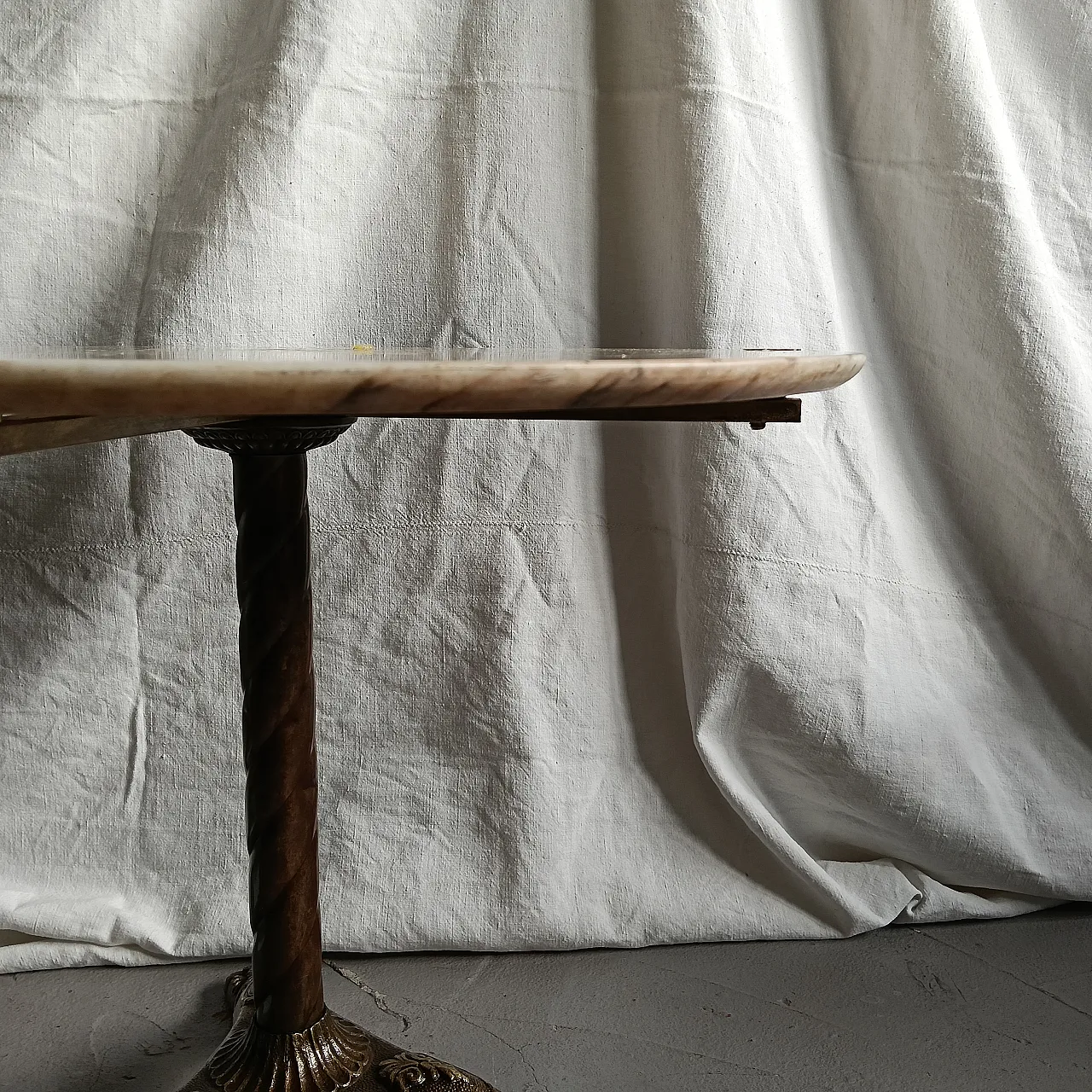 Coffee table in marble and brass, 1900s 22