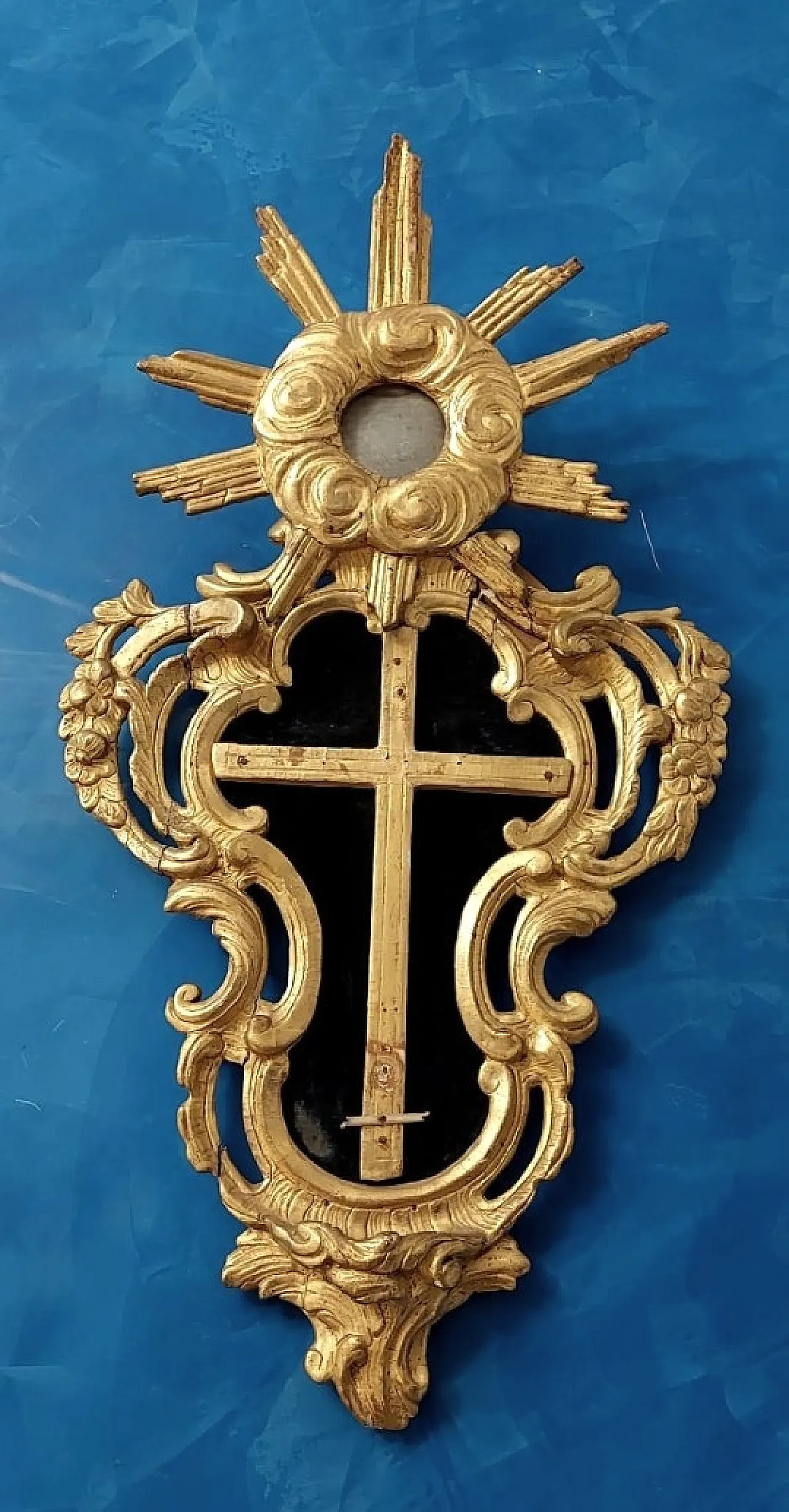 Frame with carved and gilded wooden crucifix, 18th century 2