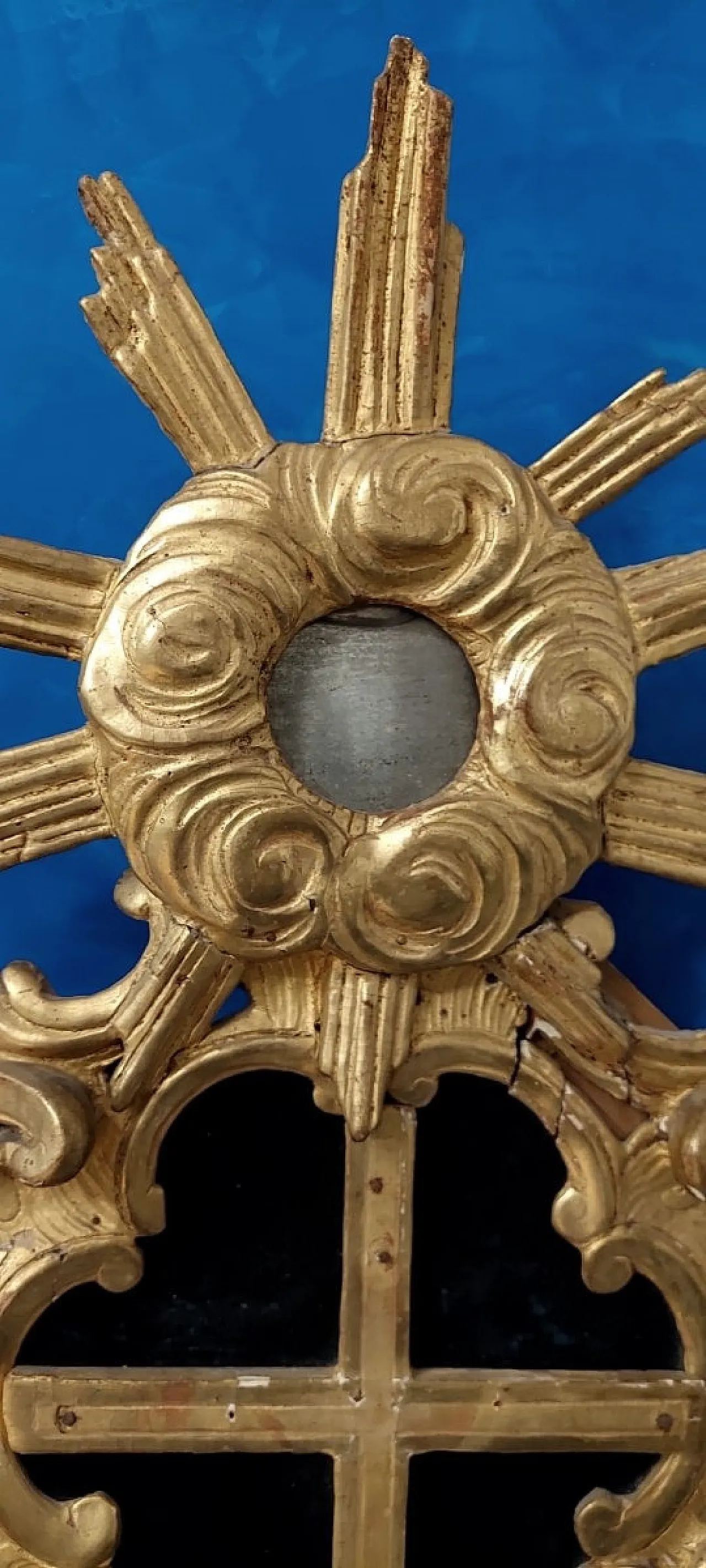 Frame with carved and gilded wooden crucifix, 18th century 3