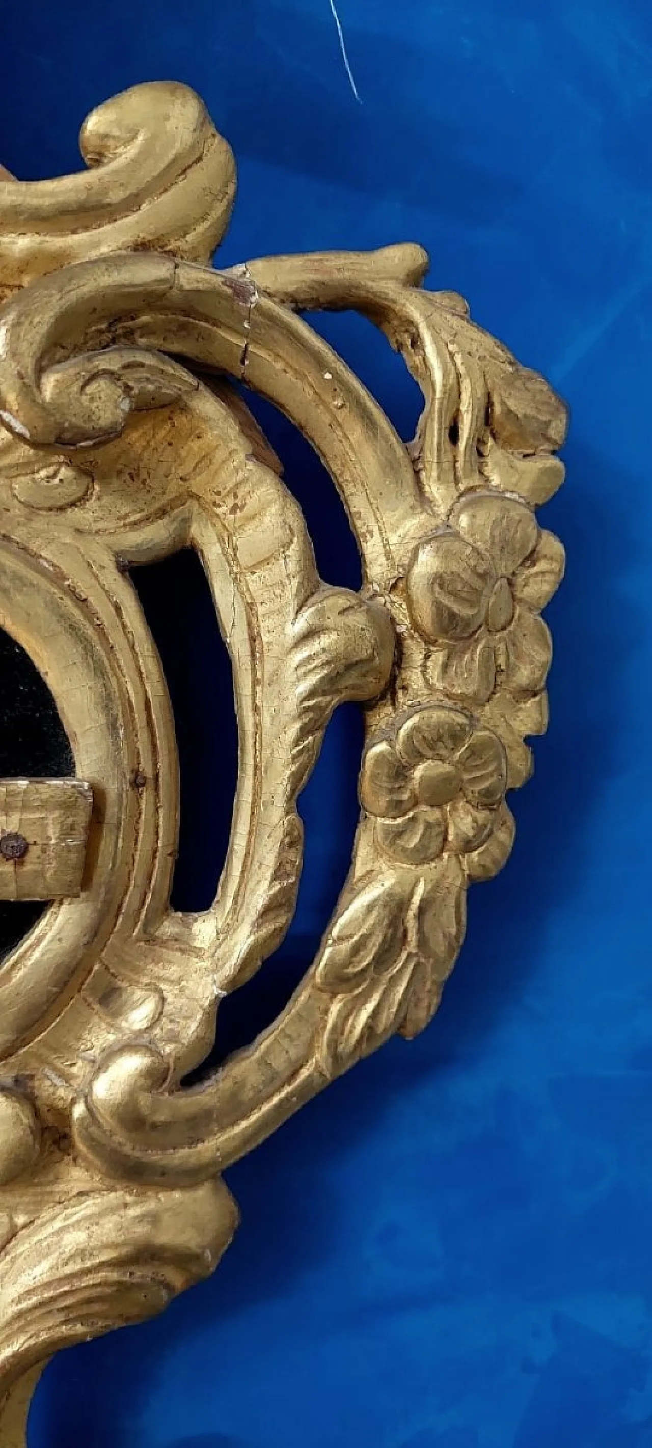 Frame with carved and gilded wooden crucifix, 18th century 6