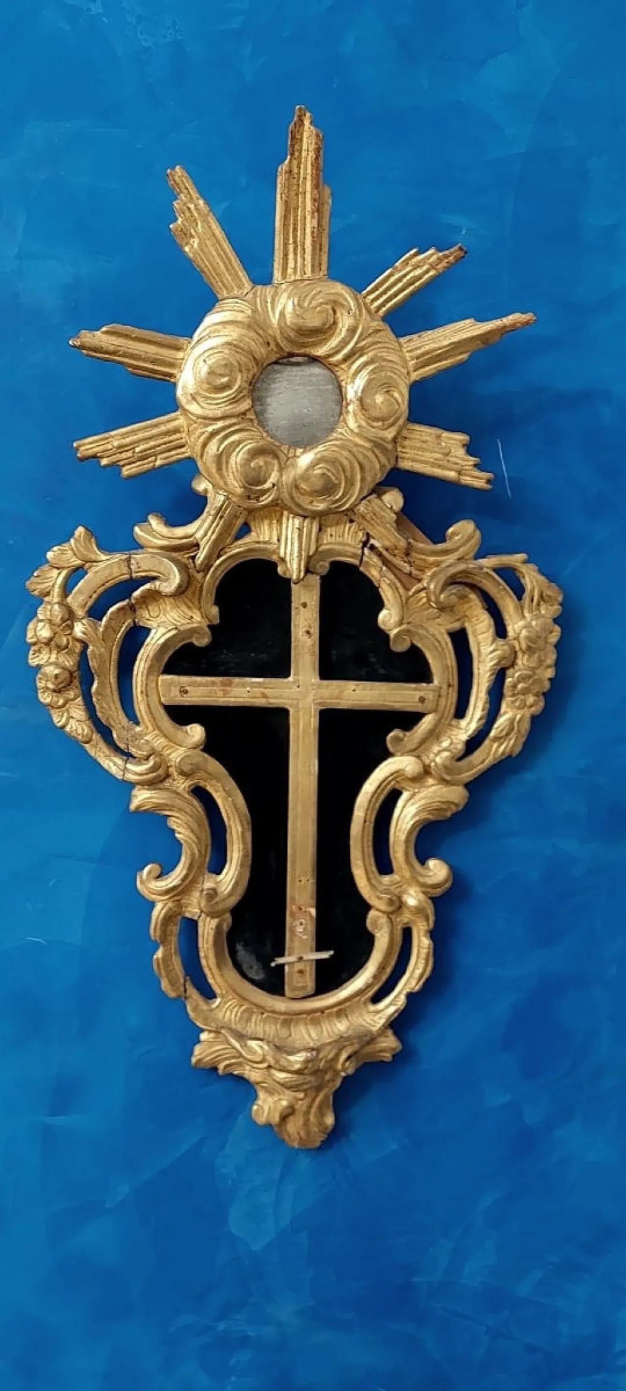 Frame with carved and gilded wooden crucifix, 18th century 7
