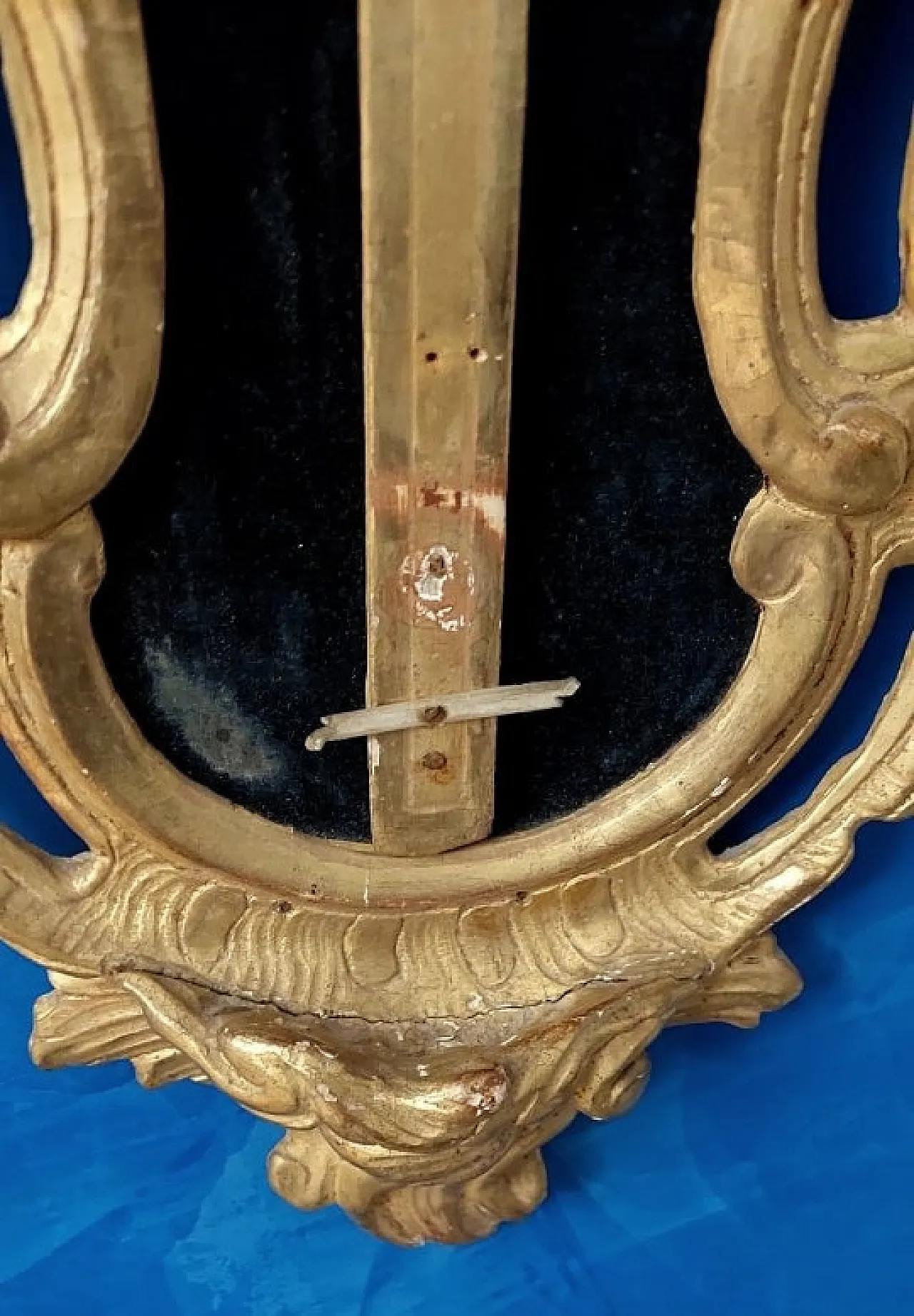 Frame with carved and gilded wooden crucifix, 18th century 8