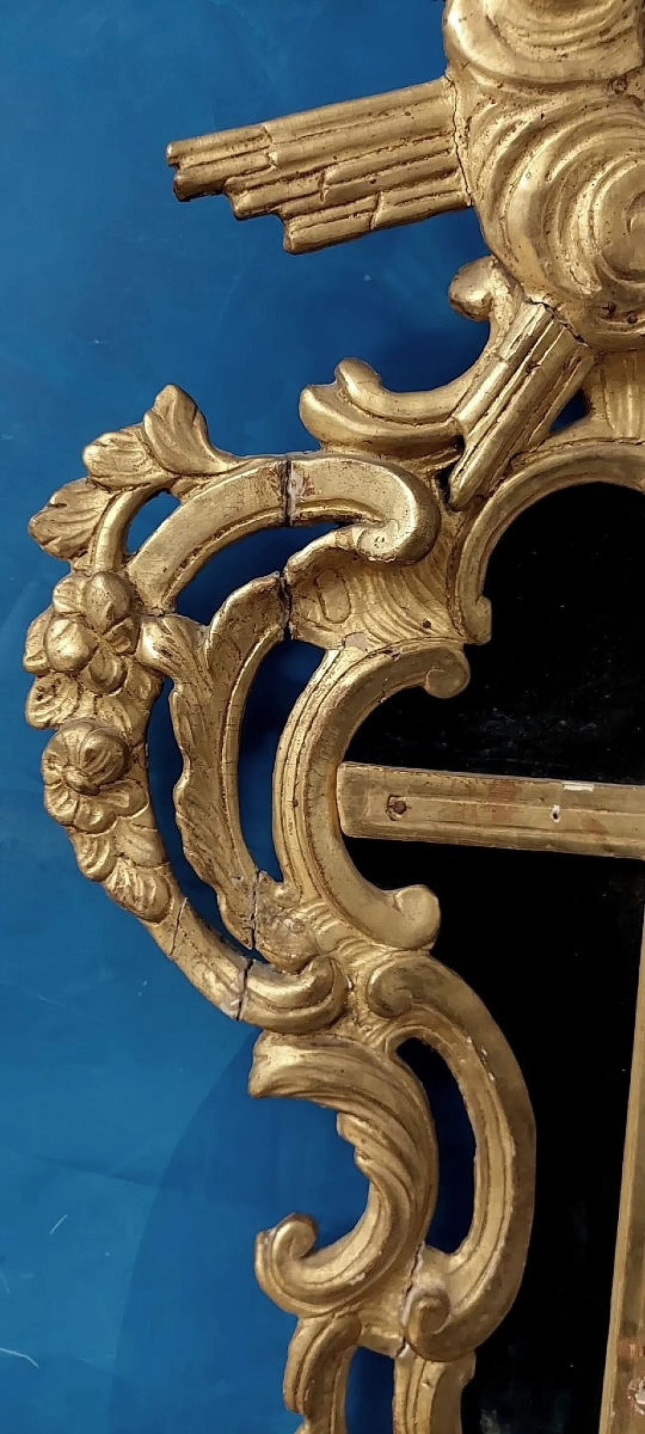 Frame with carved and gilded wooden crucifix, 18th century 10