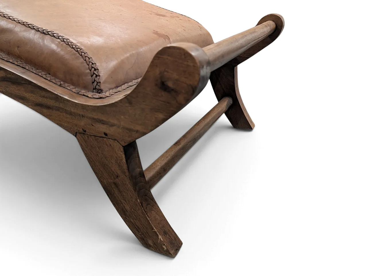 Chaise longue in solid wood and leather from the 1950s 7