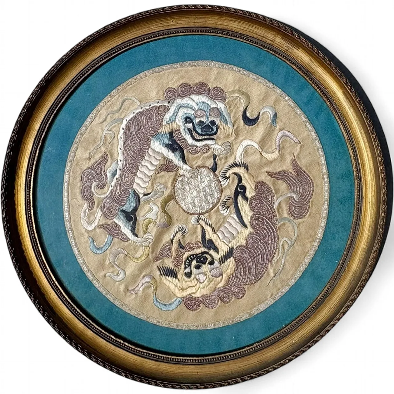 Silk embroidery artwork in a gilt frame, 19th century 15