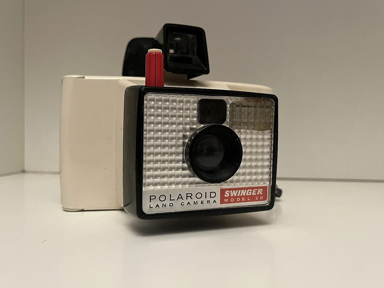 Polaroid Land Camera Swinger Model 20 in plastic, 1970s 1