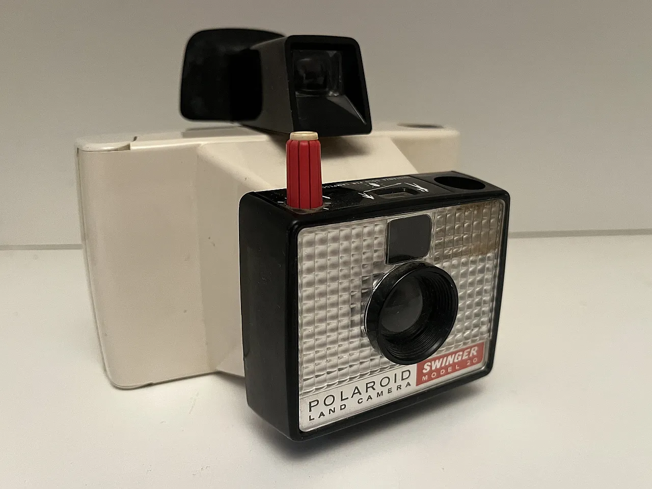Polaroid Land Camera Swinger Model 20 in plastic, 1970s 2