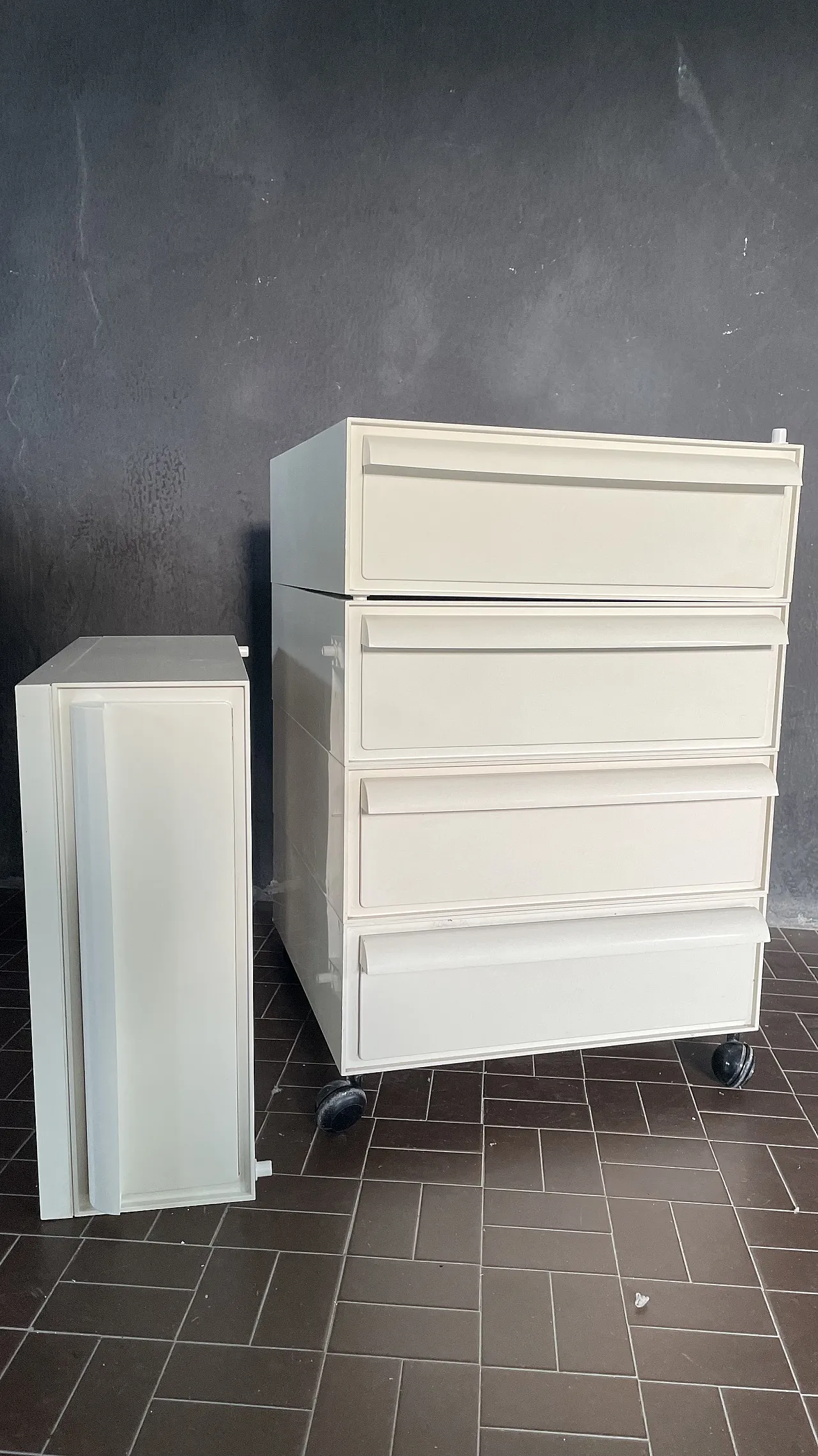 Chest of drawers in white plastic by Simon Fussell for Kartell, 1970s 12