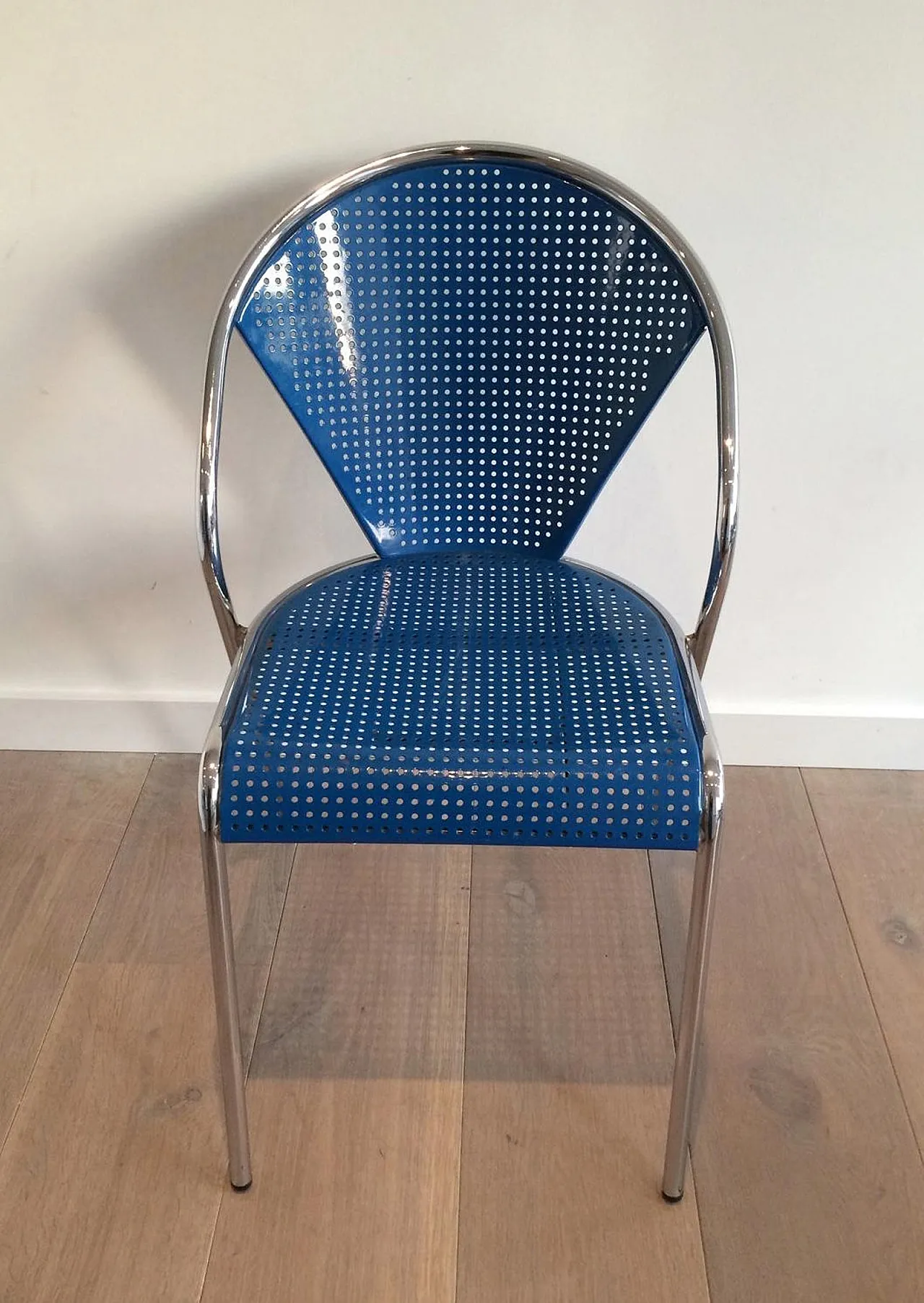 4 sedie in metallo traforato cromato e laccato blu, anni '80 4