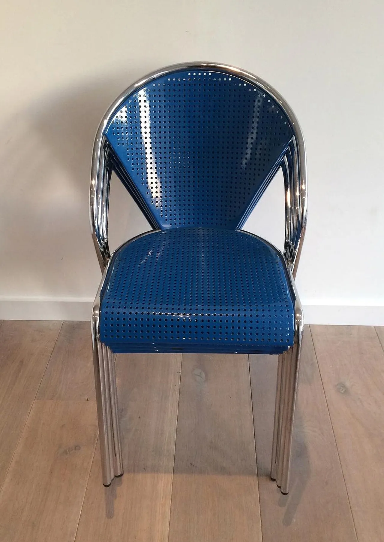 4 sedie in metallo traforato cromato e laccato blu, anni '80 8