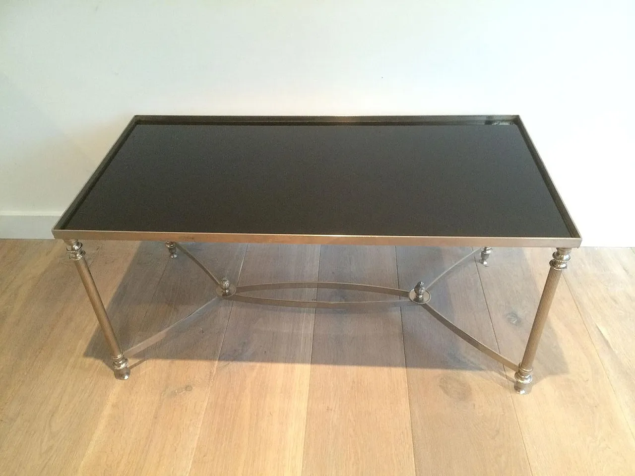Tavolino argentato con piano in vetro laccato nero, stile Maison Jansen 2