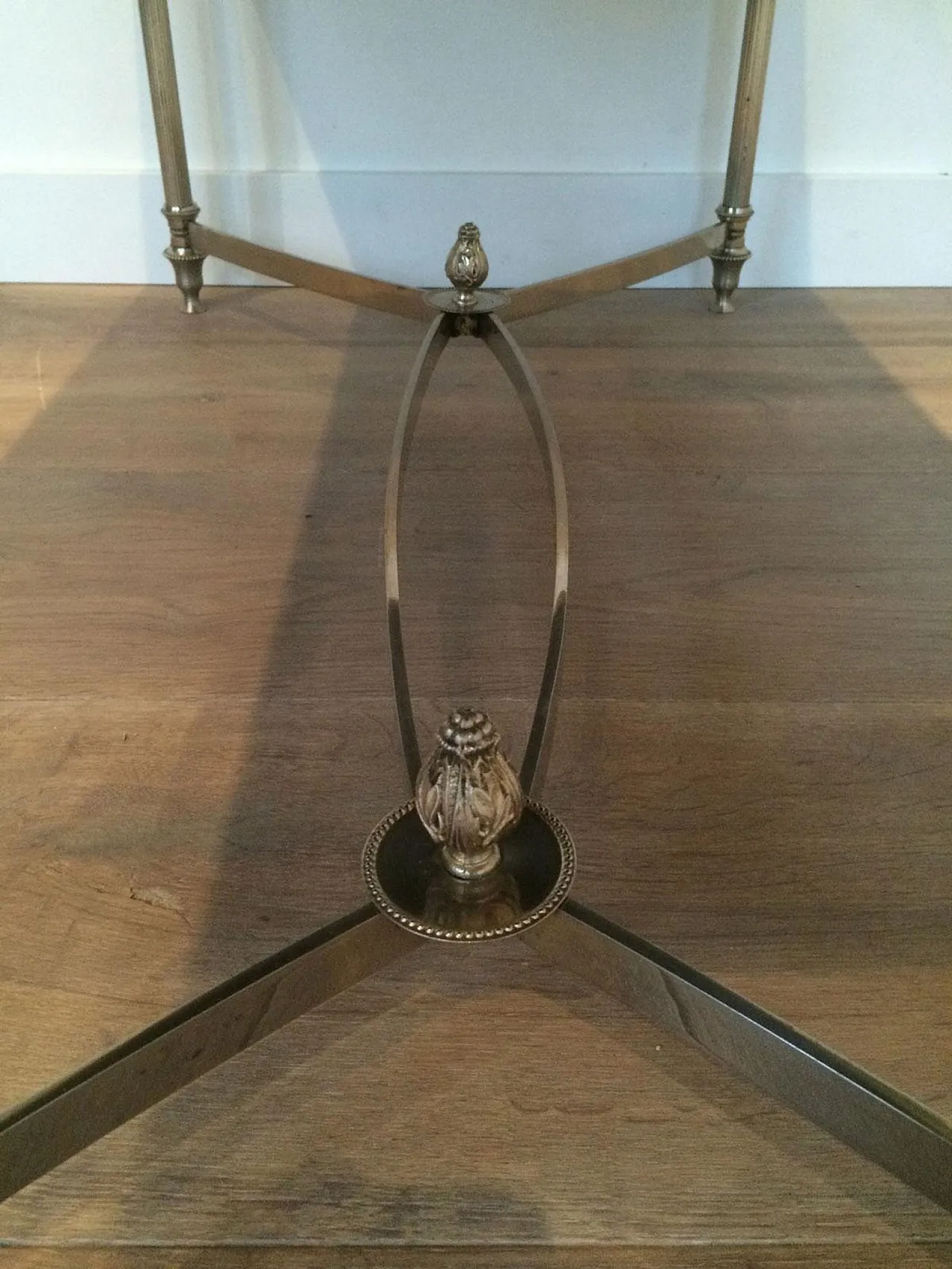 Tavolino argentato con piano in vetro laccato nero, stile Maison Jansen 3