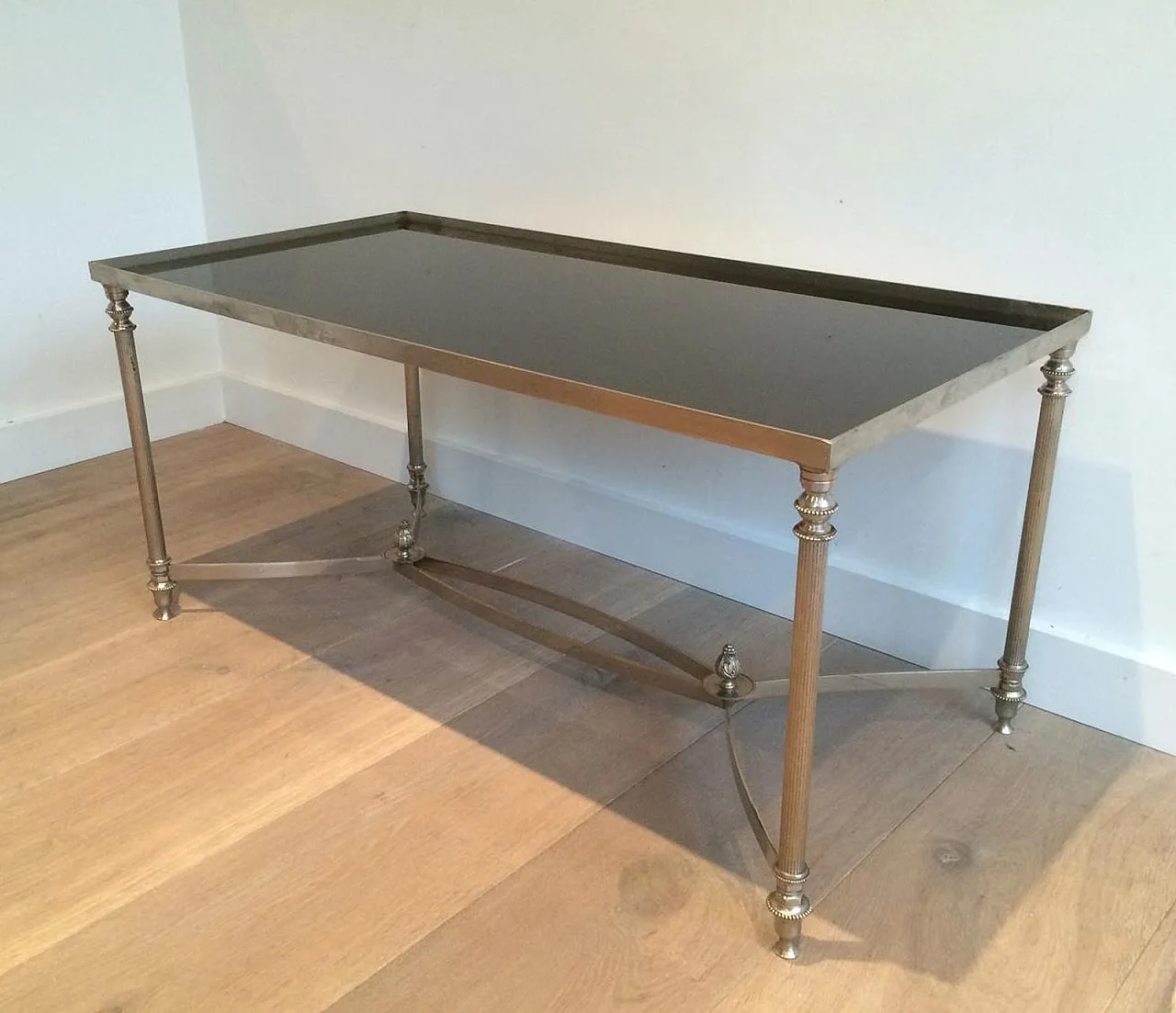Tavolino argentato con piano in vetro laccato nero, stile Maison Jansen 11