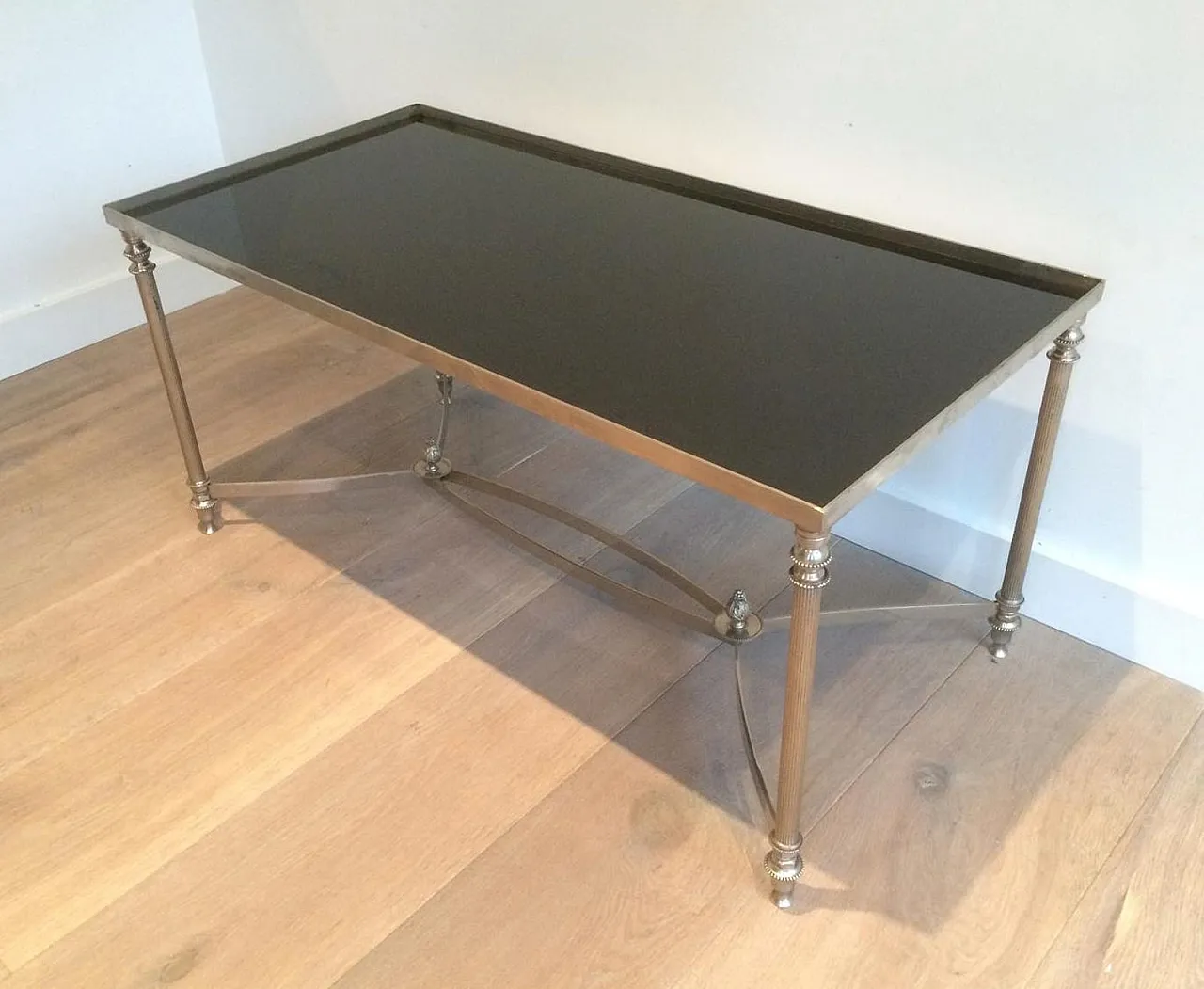 Tavolino argentato con piano in vetro laccato nero, stile Maison Jansen 12