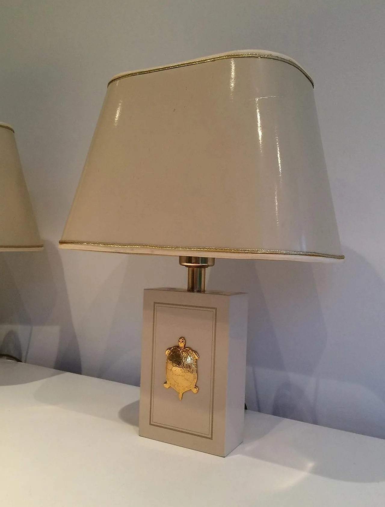 Pair of lamps with gilt turtle ornaments, French work, circa 1970 4