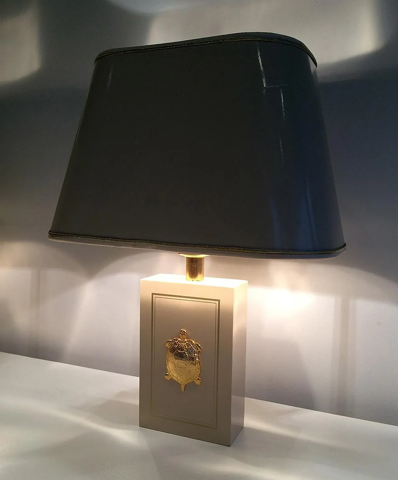 Pair of lamps with gilt turtle ornaments, French work, circa 1970 7