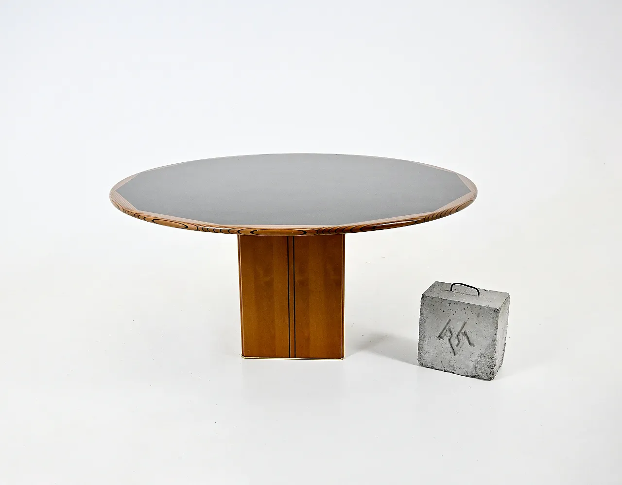 Round Africa Table by Afra & Tobia Scarpa for Maxalto, 1975 1