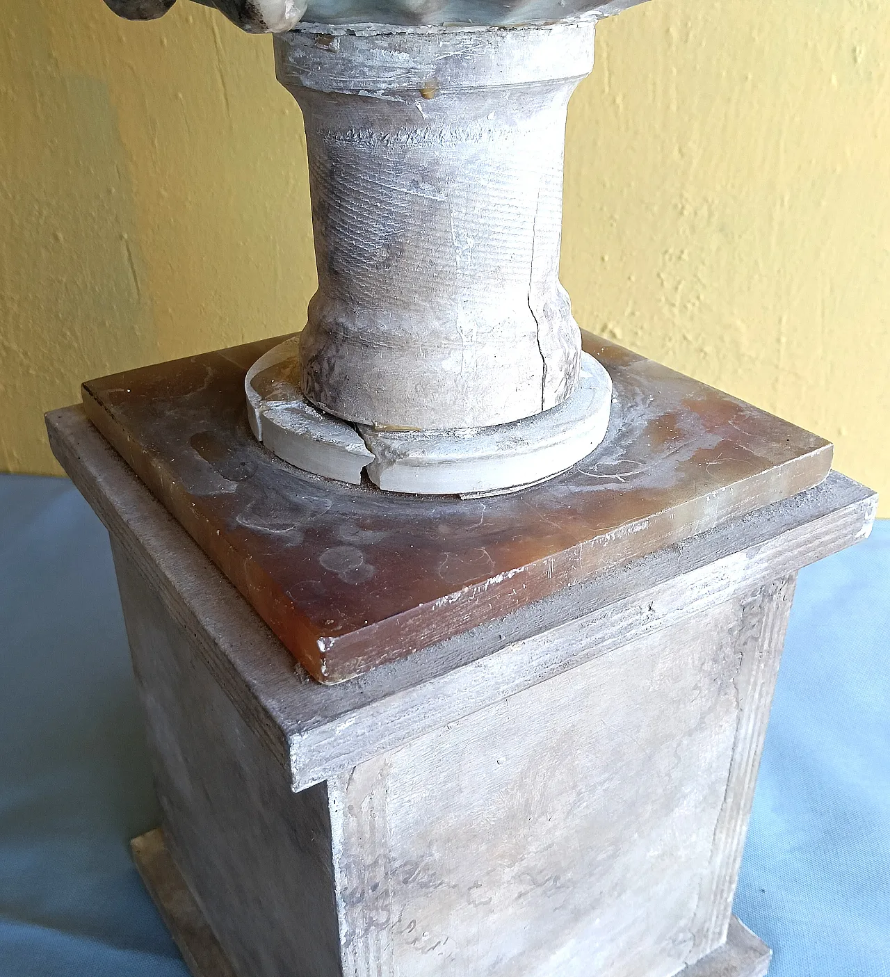 Marble vase in Neoclassical style, 20th century 13