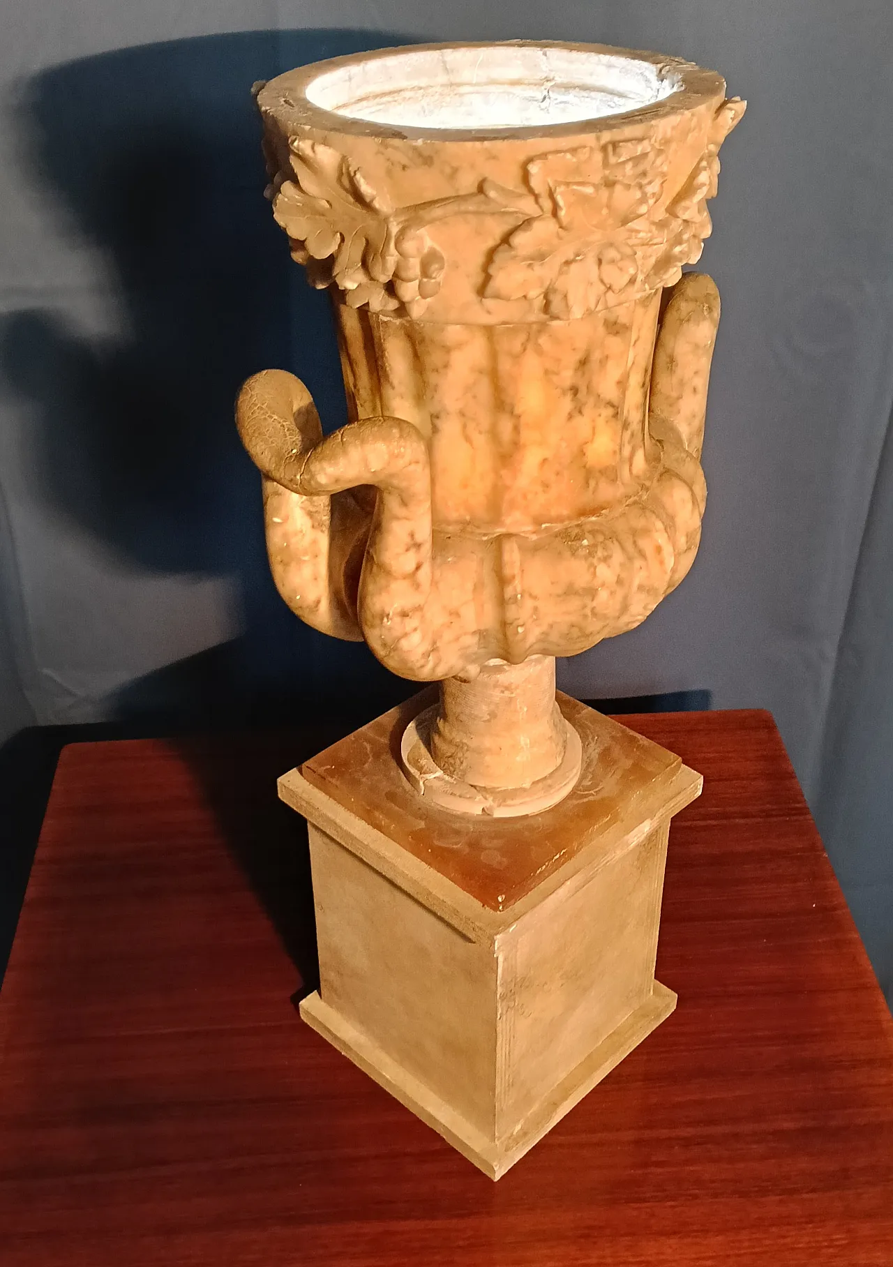 Marble vase in Neoclassical style, 20th century 19