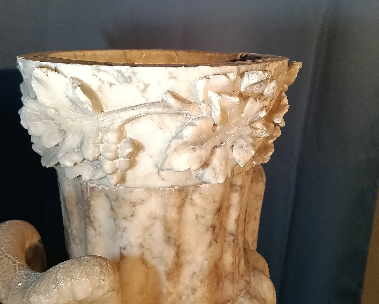 Marble vase in Neoclassical style, 20th century 23