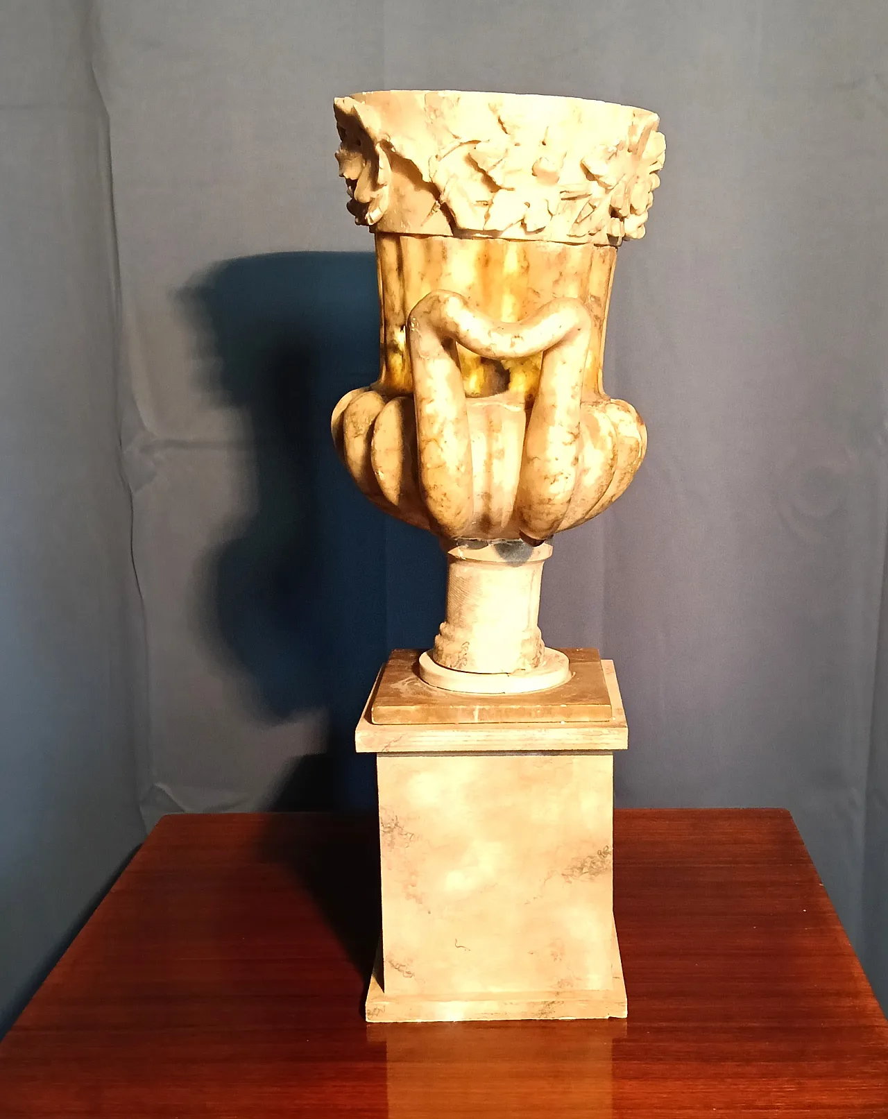 Marble vase in Neoclassical style, 20th century 24