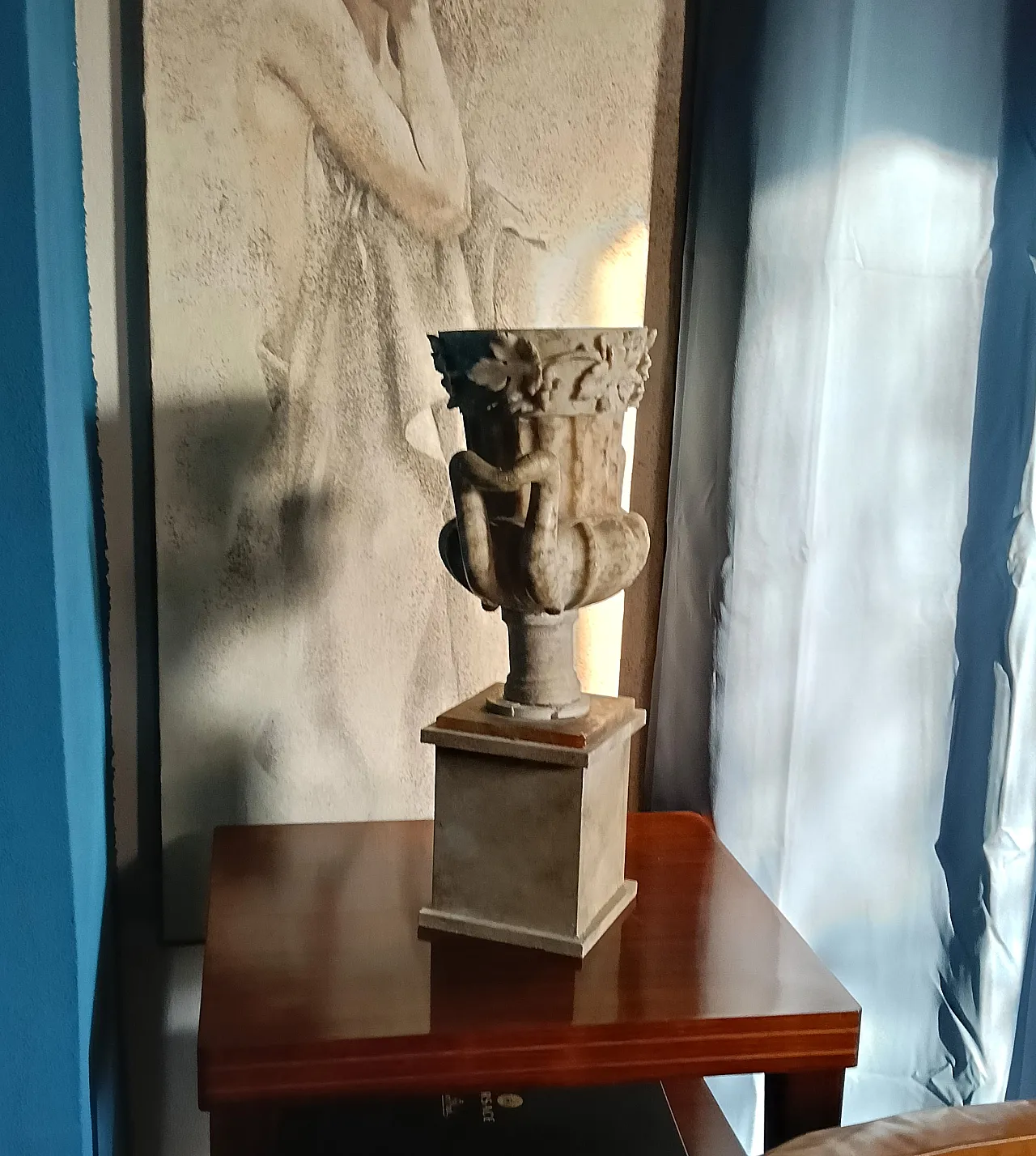 Marble vase in Neoclassical style, 20th century 25