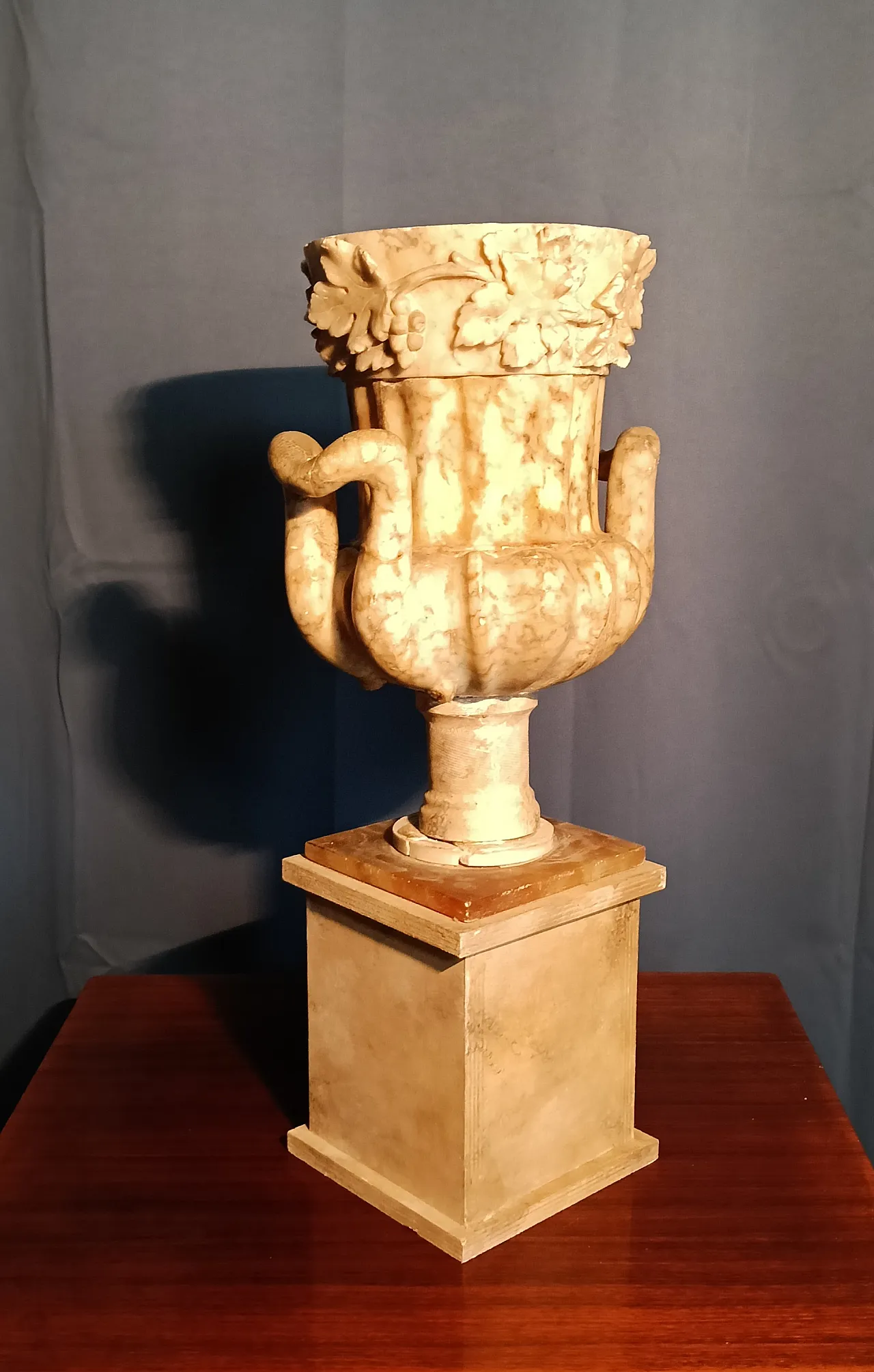 Marble vase in Neoclassical style, 20th century 28