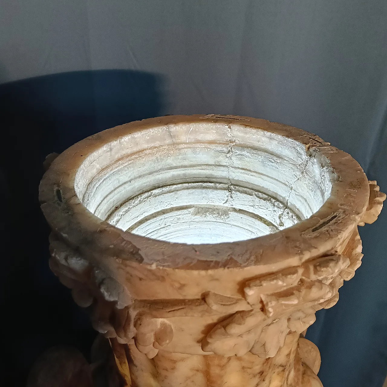 Marble vase in Neoclassical style, 20th century 40