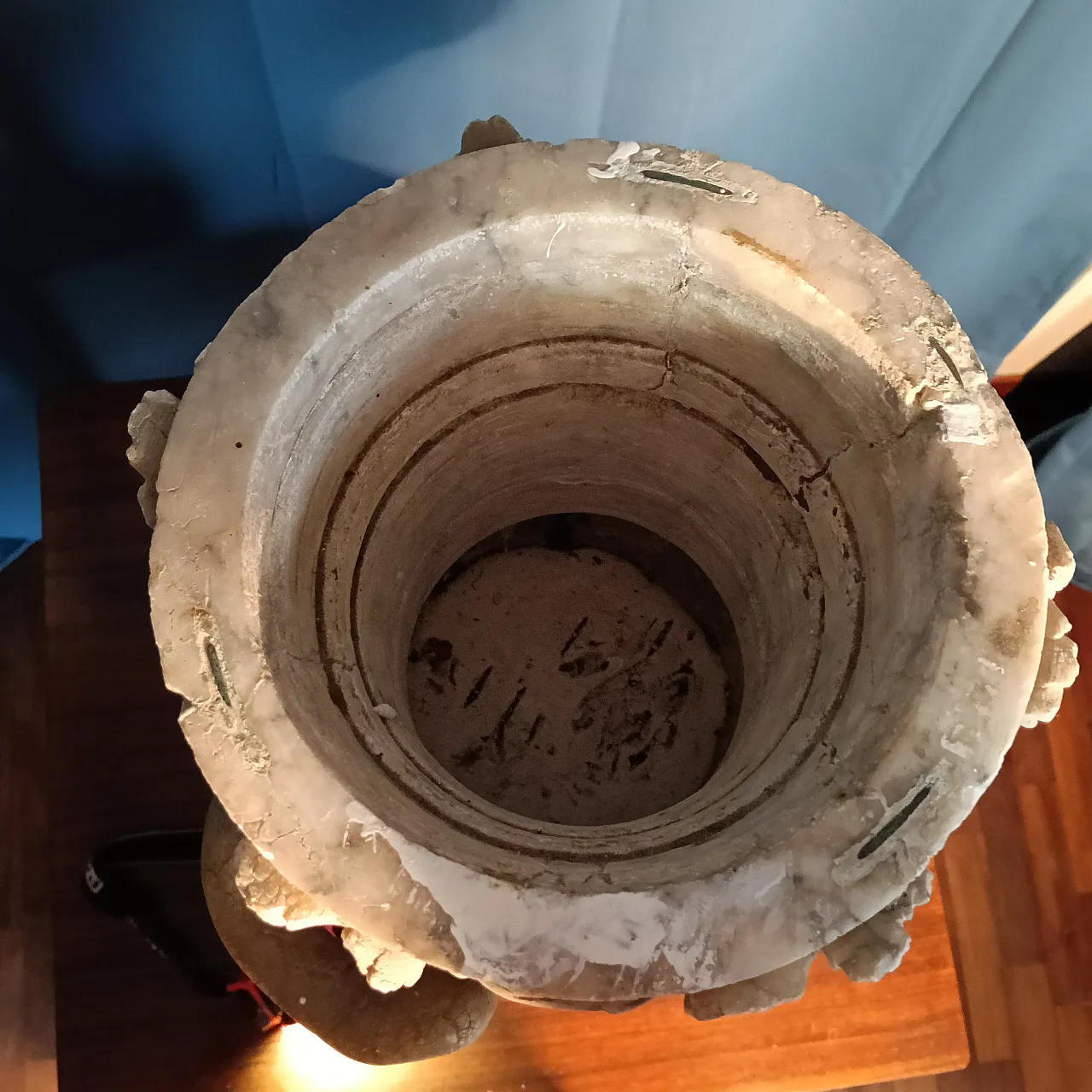 Marble vase in Neoclassical style, 20th century 41