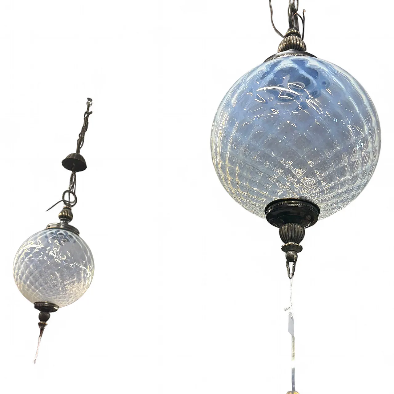 Coppia di Lampadari  con palla vetro madreperlato e metallo, anni '60 10
