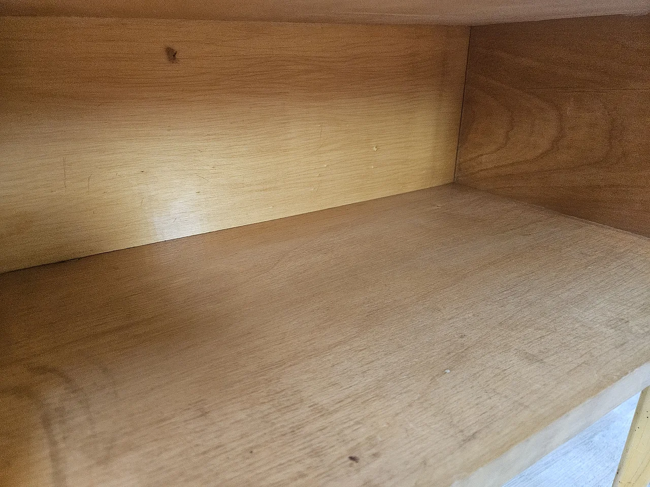 Pair of maple and glass bedside tables, 1950s 13