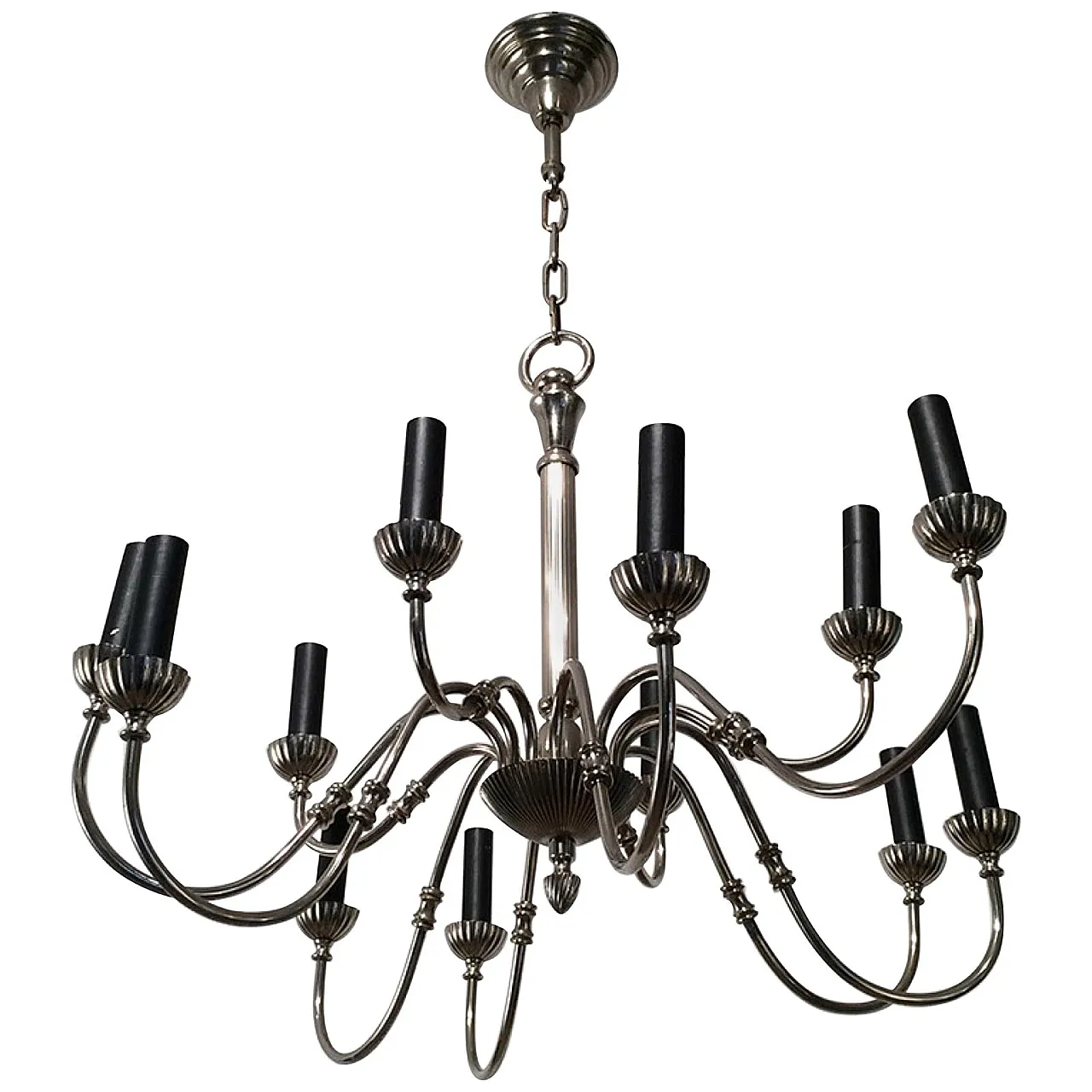 Lampadario neoclassico a 12 luci placcato in argento, circa 1940. 1