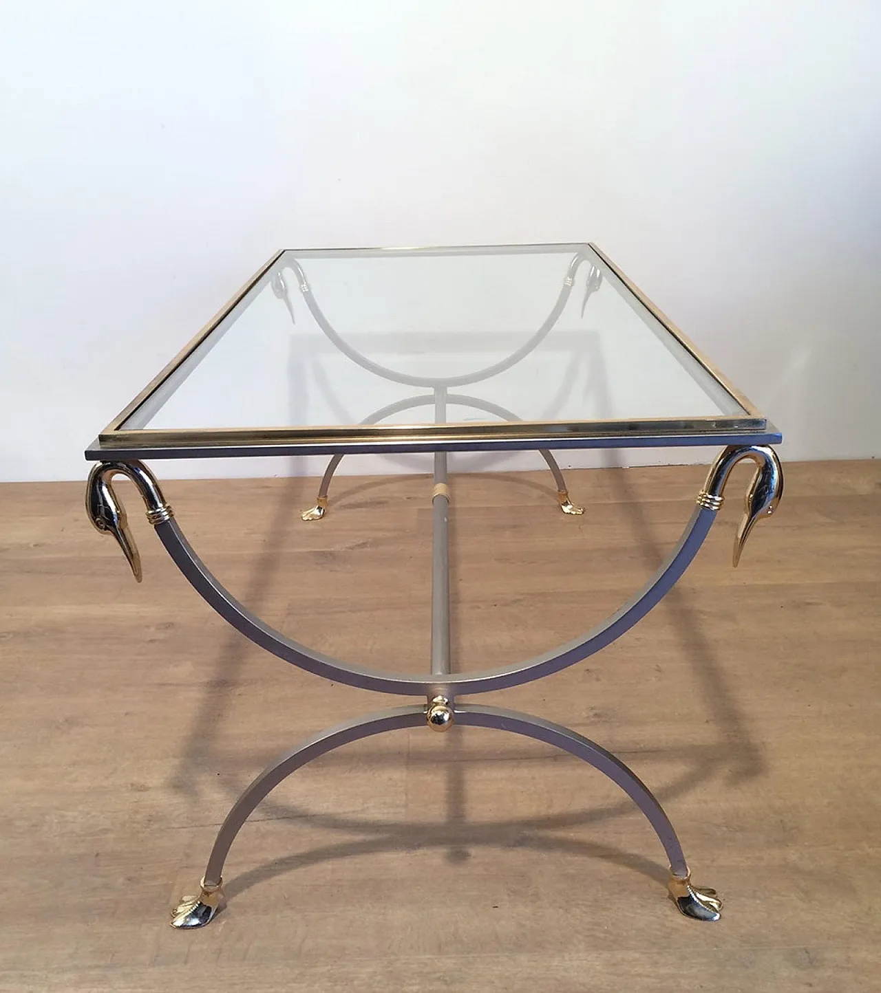 Tavolino con testa di cigno acciaio e ottone Maison Jansen, anni '70 10