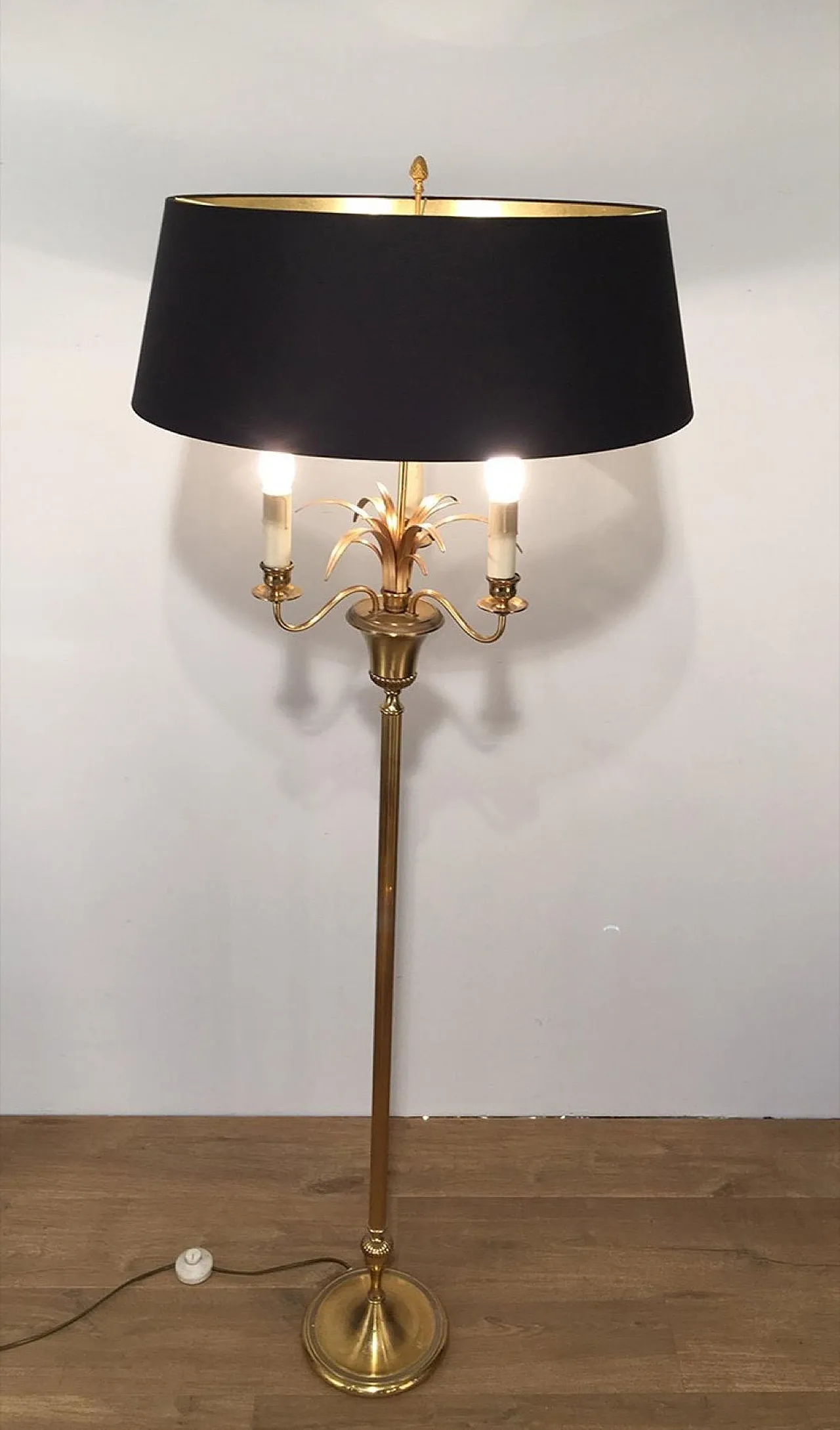 Lampada da terra a forma di ananas in ottone, nello stile di Maison Charles, circa 1970. 2