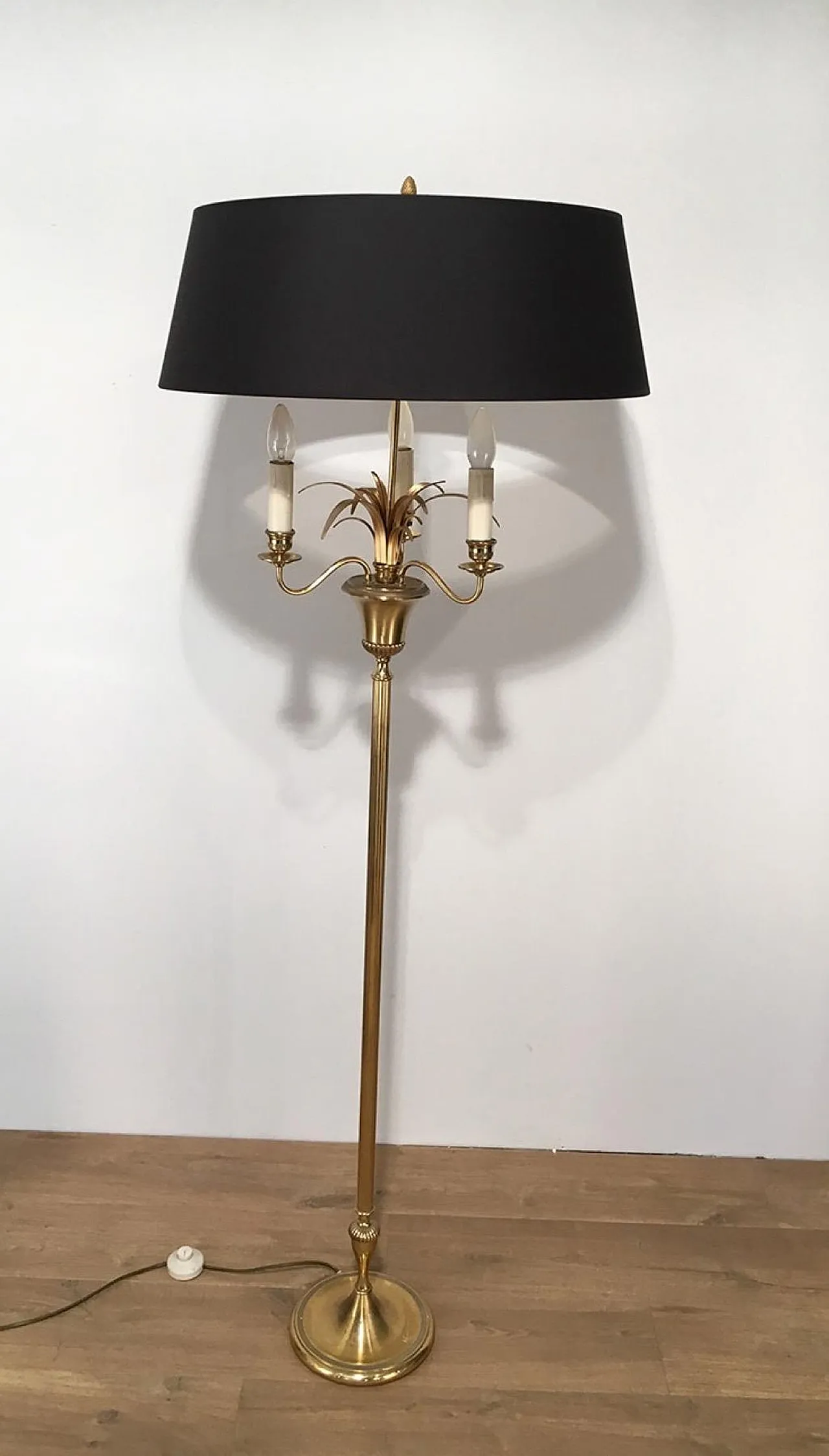 Lampada da terra a forma di ananas in ottone, nello stile di Maison Charles, circa 1970. 6