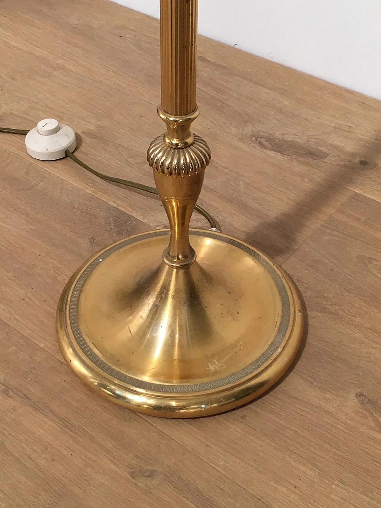 Lampada da terra a forma di ananas in ottone, nello stile di Maison Charles, circa 1970. 8