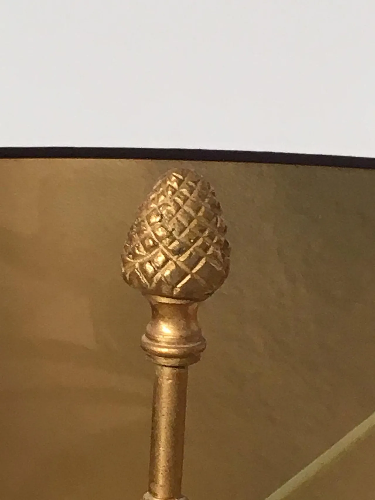 Lampada da terra a forma di ananas in ottone, nello stile di Maison Charles, circa 1970. 13