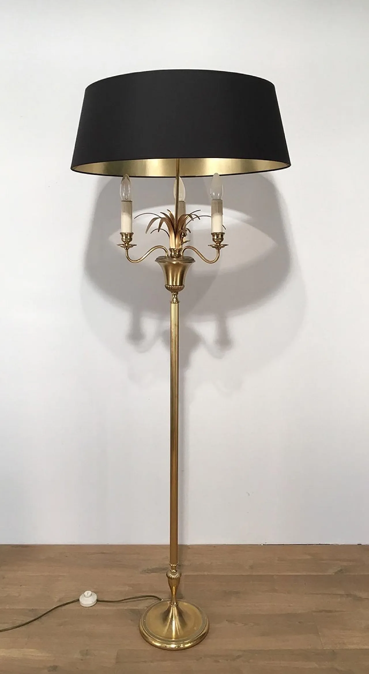 Lampada da terra a forma di ananas in ottone, nello stile di Maison Charles, circa 1970. 16