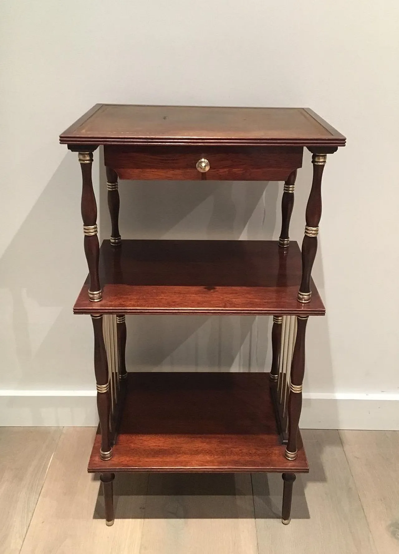Tavolino neoclassico in mogano, pelle e ottone, circa 1950 2