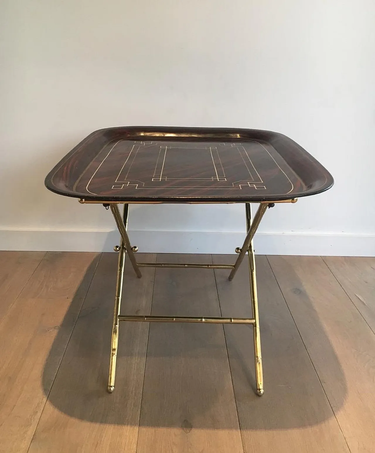 Tavolino insolito in ottone con piano in lamiera laccata, circa 1950. 13