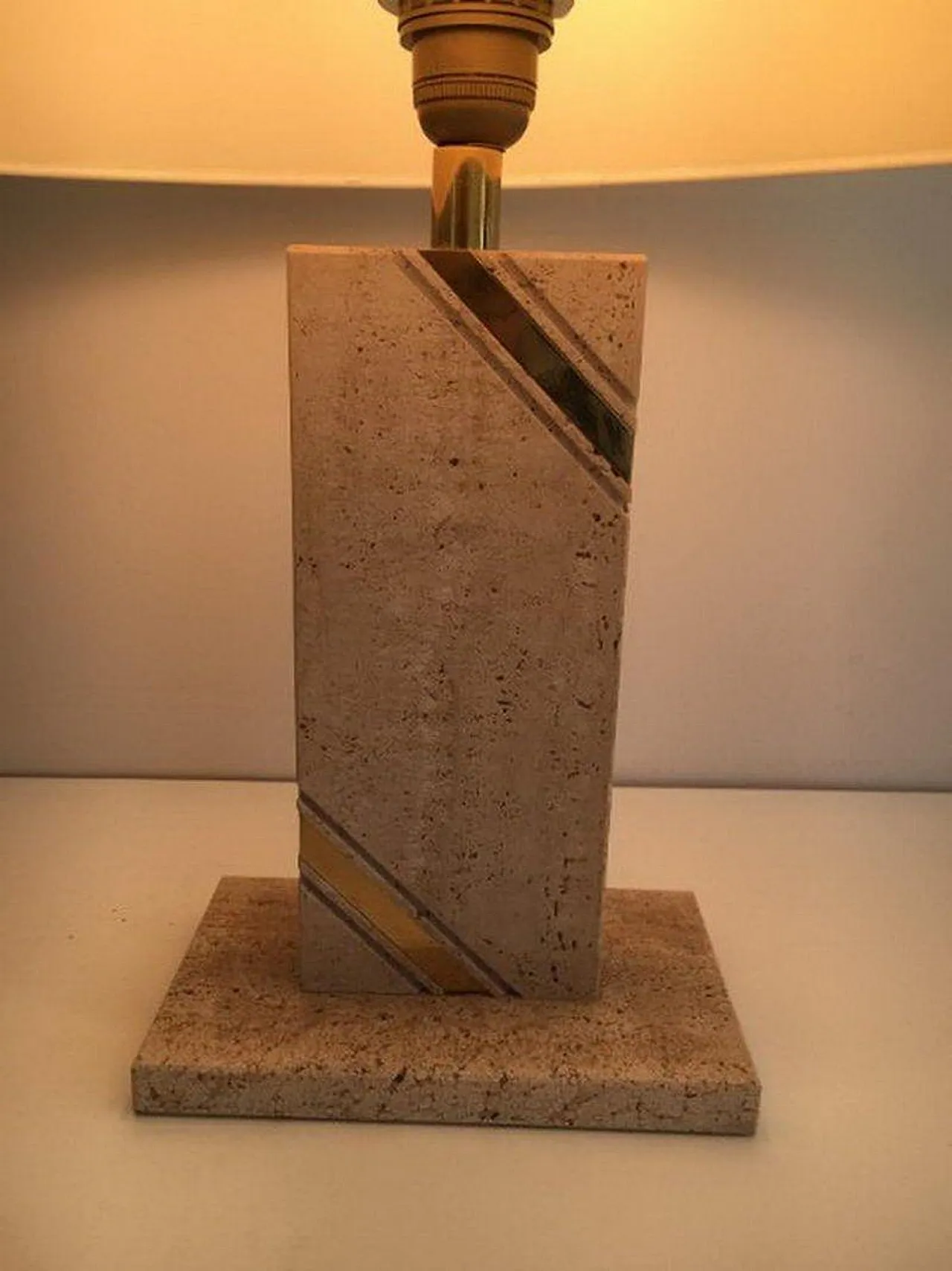 Lampada in travertino con intarsi in ottone, circa 1970 4