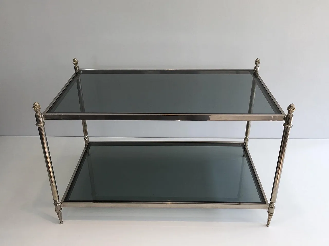 Tavolino da caffè neoclassico argentato con piano in vetro bluastro, circa 1940. 2
