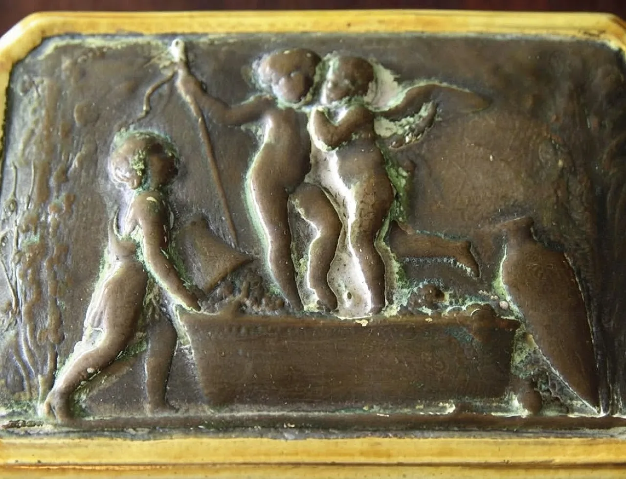 Ceramic casket with grape harvest scene, 1920s 2