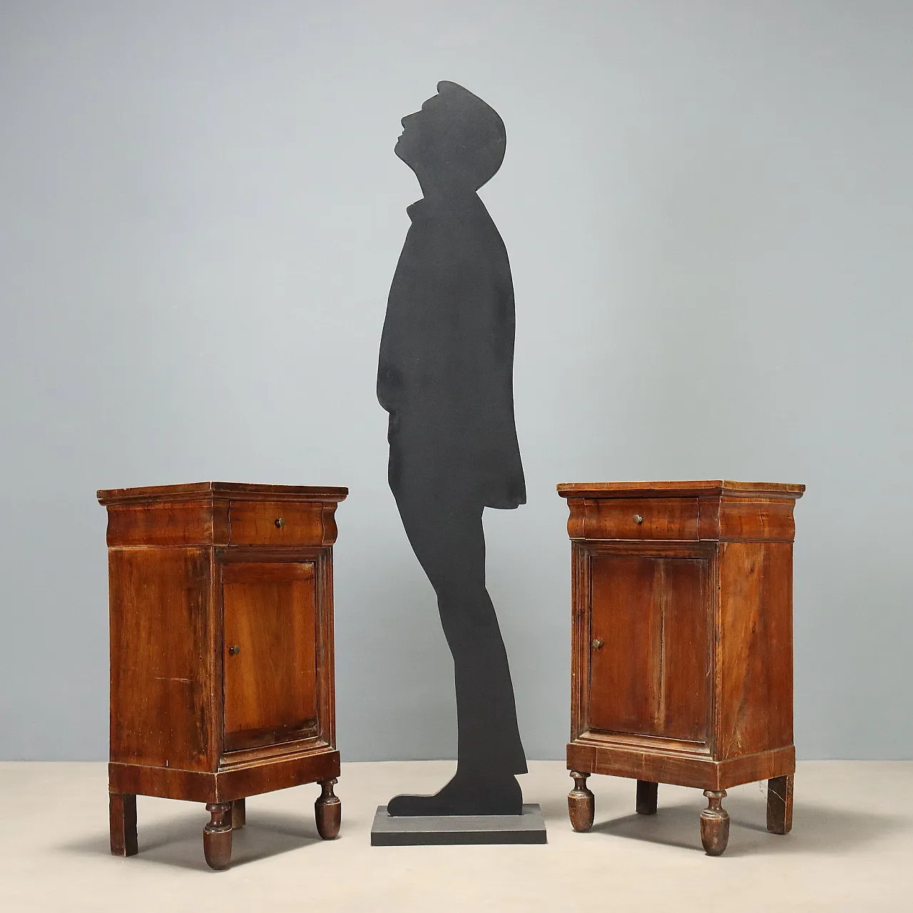 Pair of Louis Philippe walnut bedside tables, 19th century 2