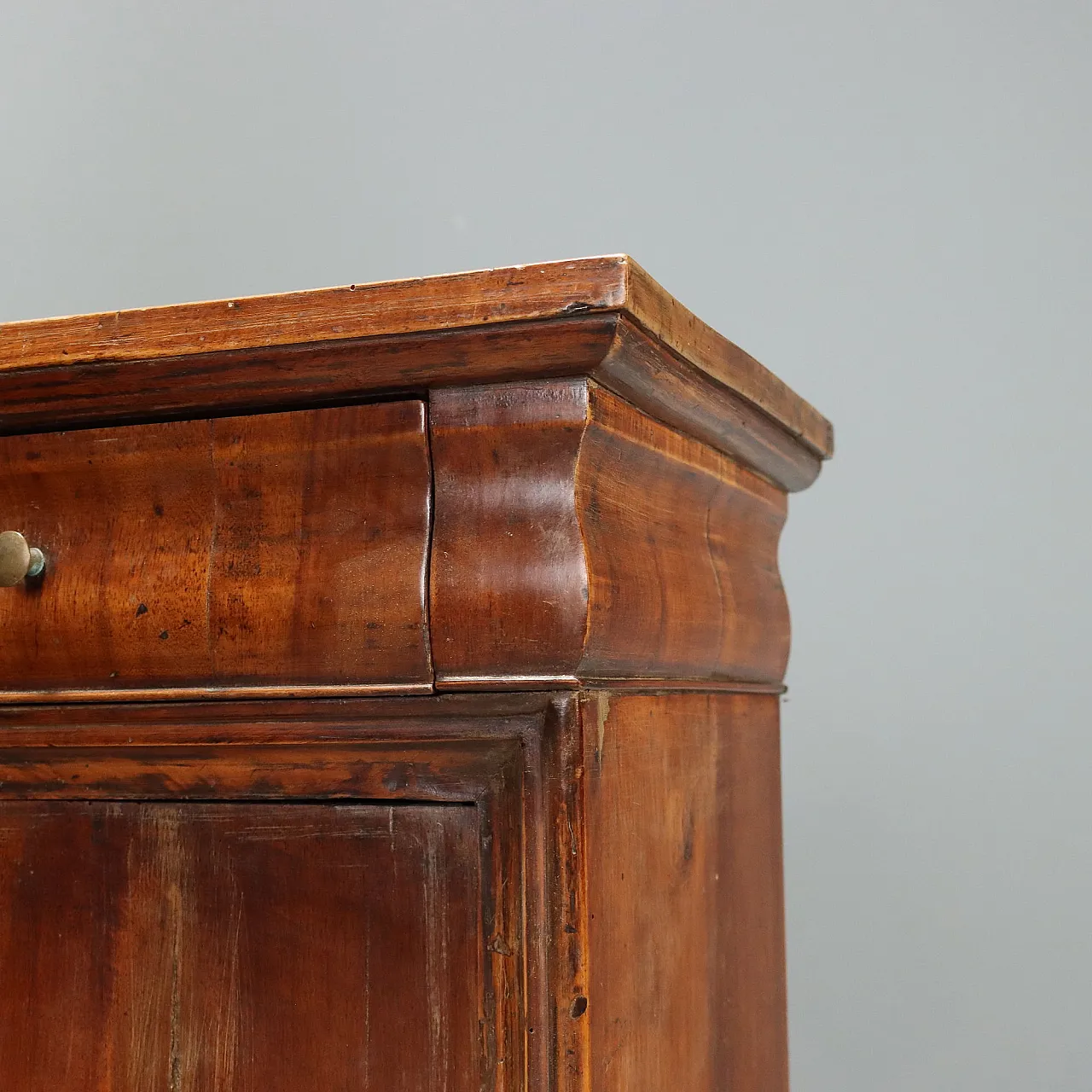 Pair of Louis Philippe walnut bedside tables, 19th century 5