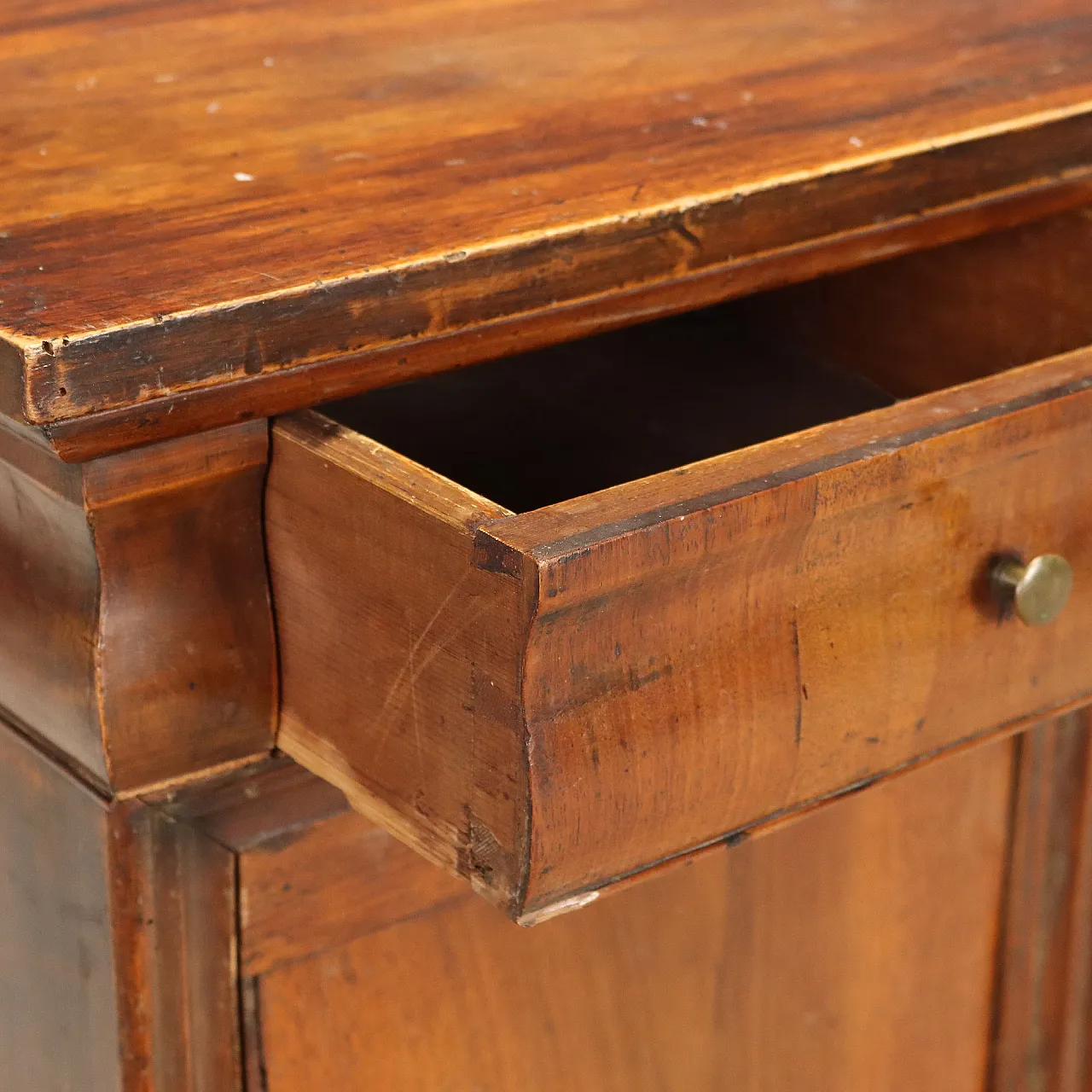 Pair of Louis Philippe walnut bedside tables, 19th century 6