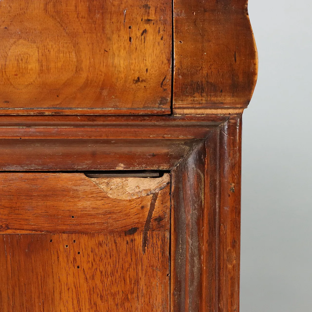 Pair of Louis Philippe walnut bedside tables, 19th century 8